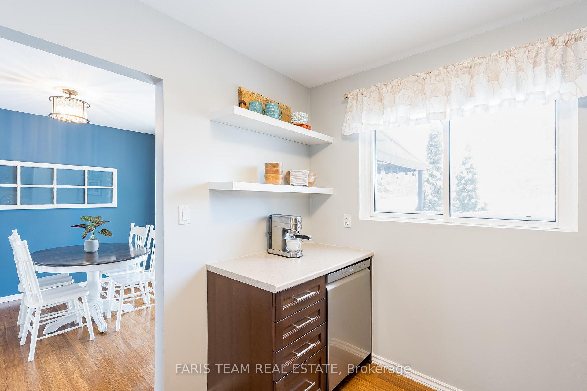 Photo 5 of 11 Wilde Place, Barrie, Letitia Heights — HOMEH
