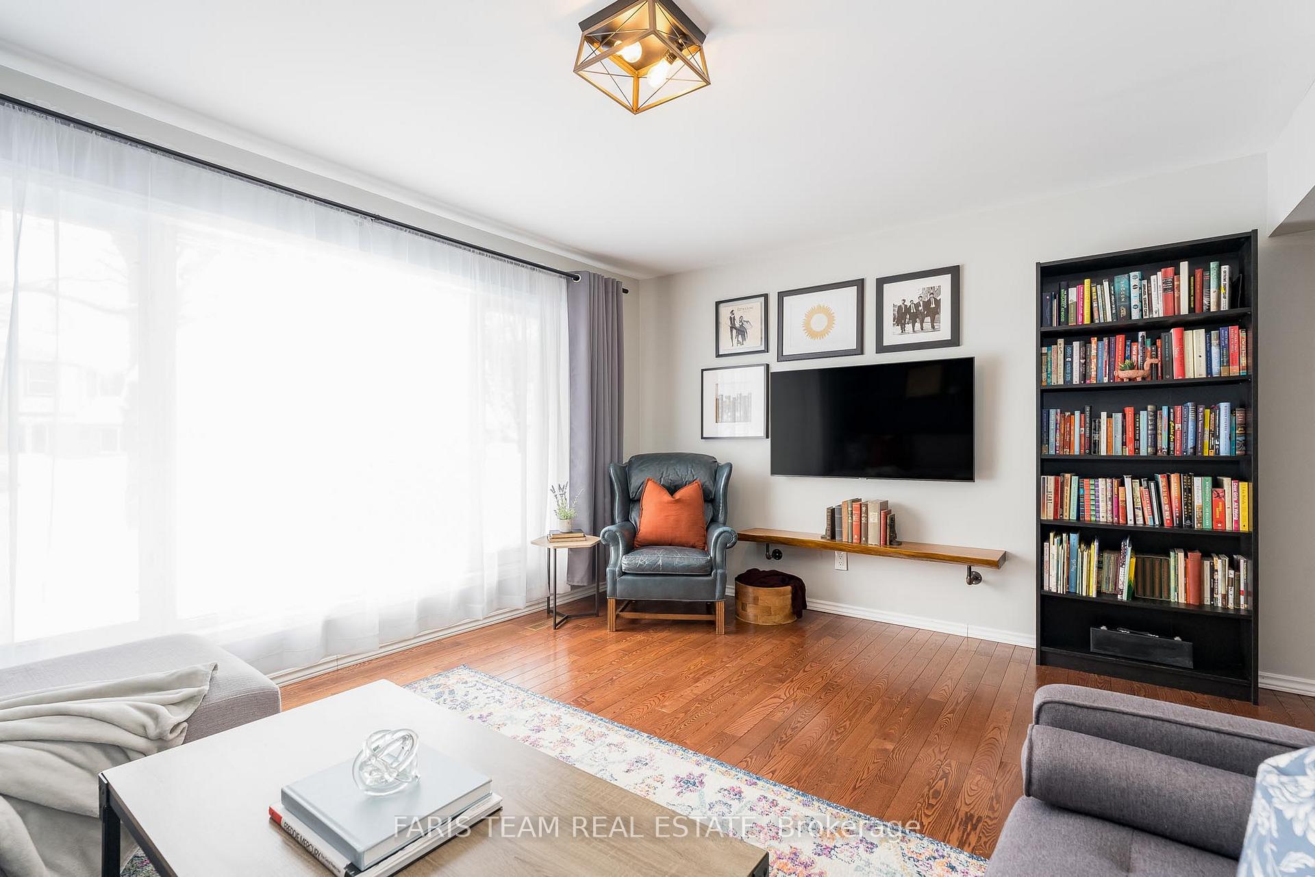 Photo 8 of 11 Wilde Place, Barrie, Letitia Heights — HOMEH