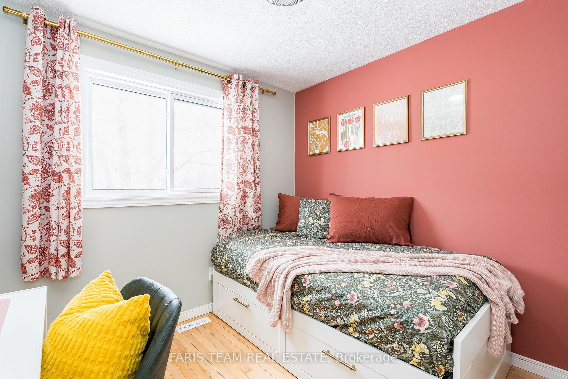 Photo 10 of 11 Wilde Place, Barrie, Letitia Heights — HOMEH