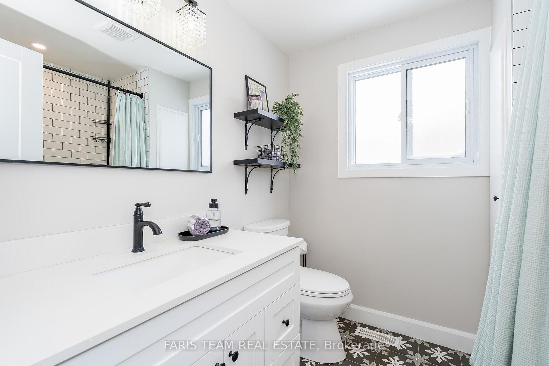 Photo 12 of 11 Wilde Place, Barrie, Letitia Heights — HOMEH