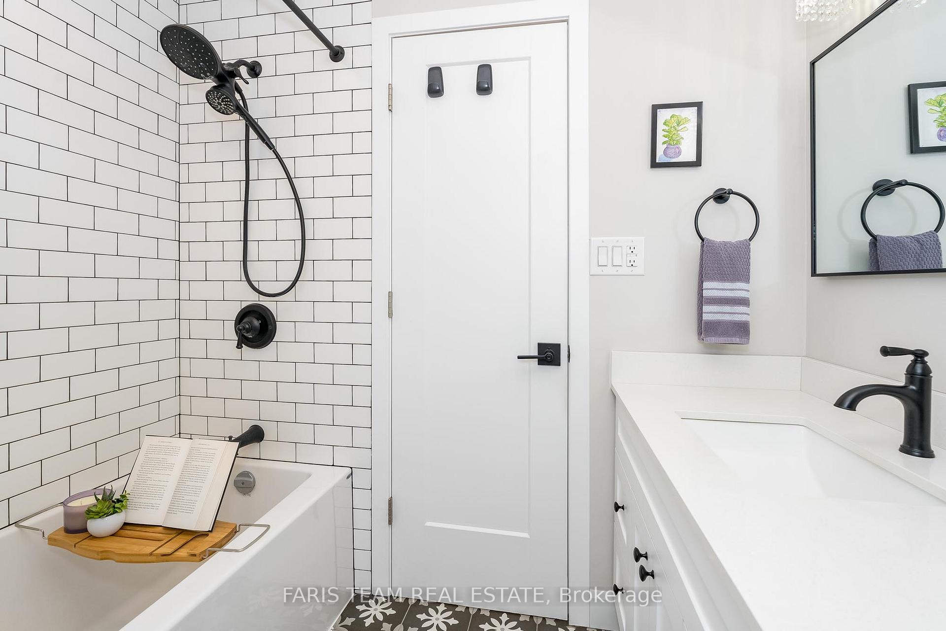 Photo 13 of 11 Wilde Place, Barrie, Letitia Heights — HOMEH