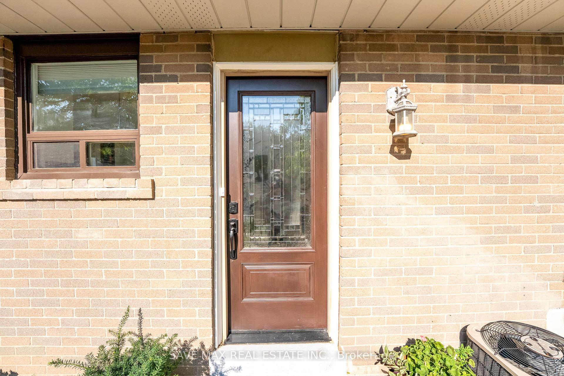 Photo 3 of 93 Archdekin Drive, Brampton, Queen Street Corridor — HOMEH