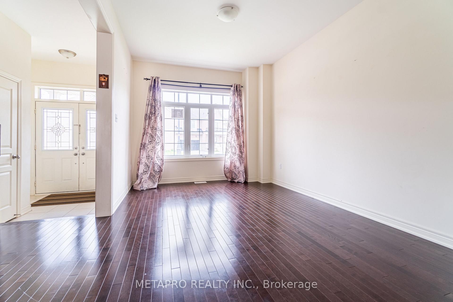 Photo 6 of 69 George Robinson Drive, Brampton, Credit Valley — HOMEH