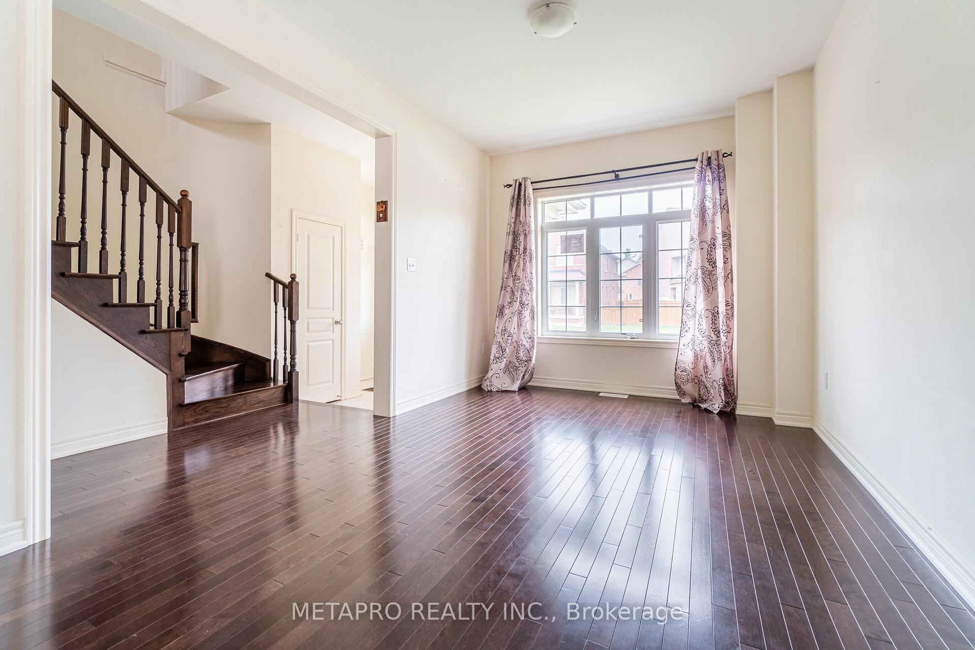 Photo 7 of 69 George Robinson Drive, Brampton, Credit Valley — HOMEH