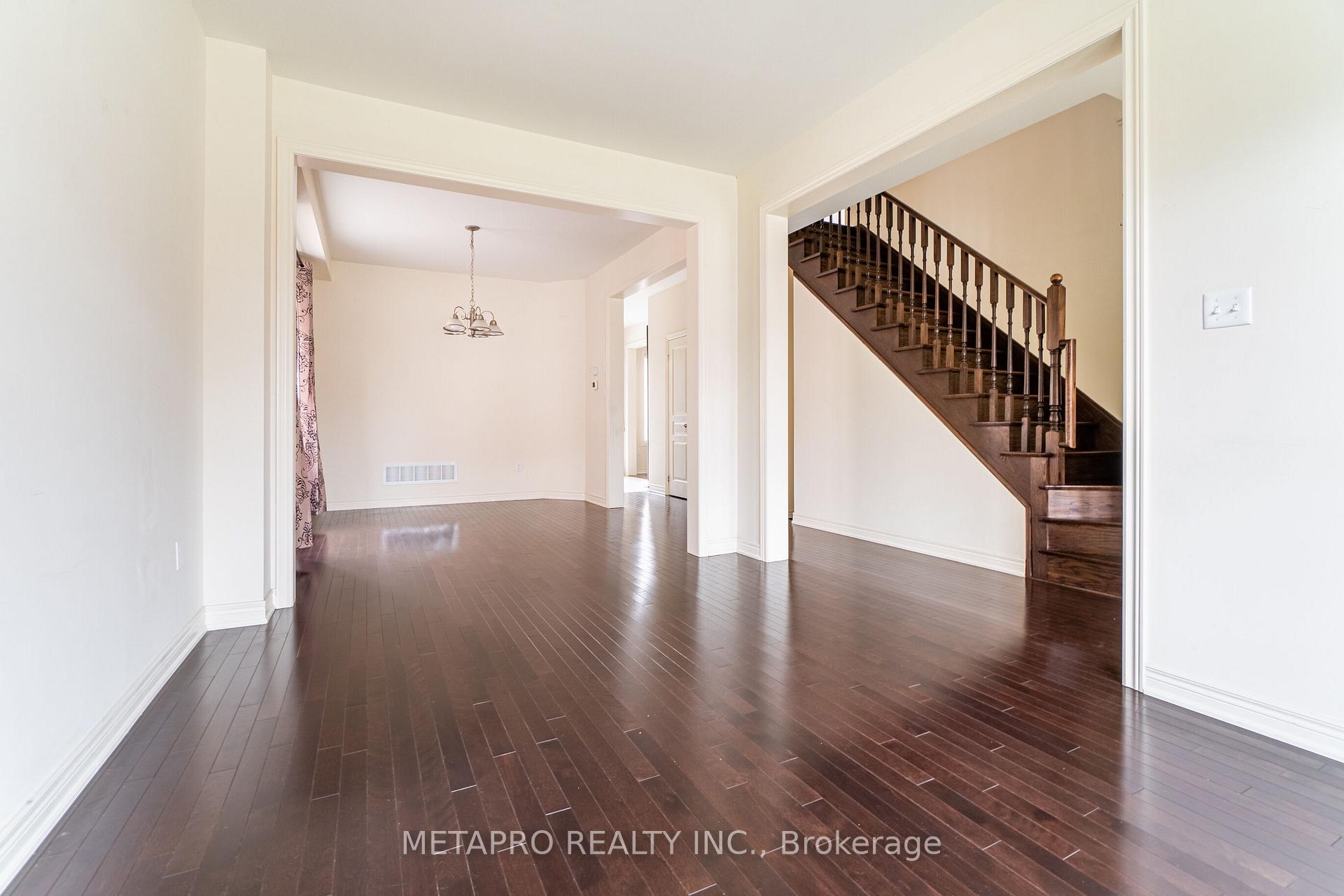 Photo 8 of 69 George Robinson Drive, Brampton, Credit Valley — HOMEH