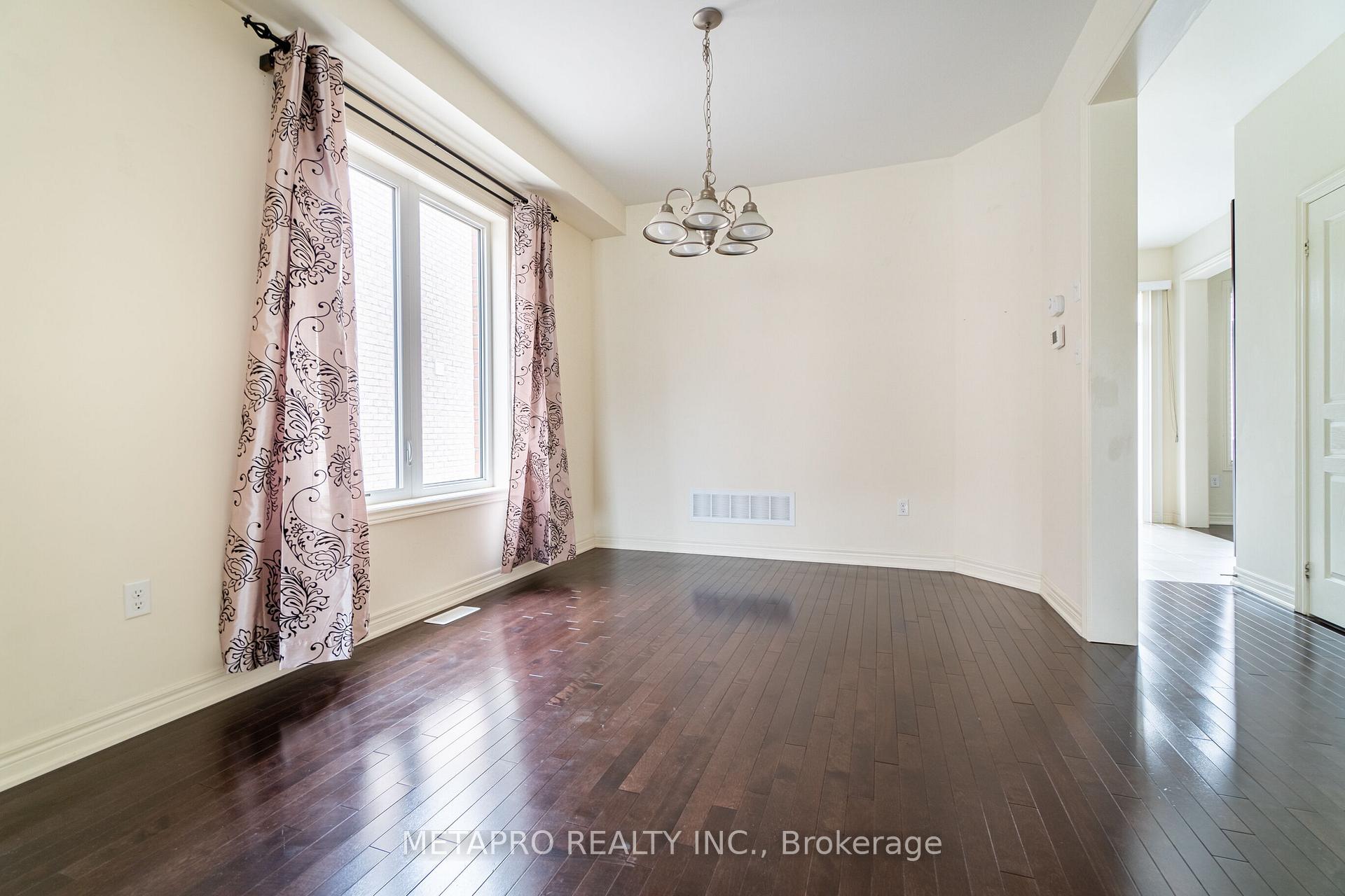Photo 9 of 69 George Robinson Drive, Brampton, Credit Valley — HOMEH
