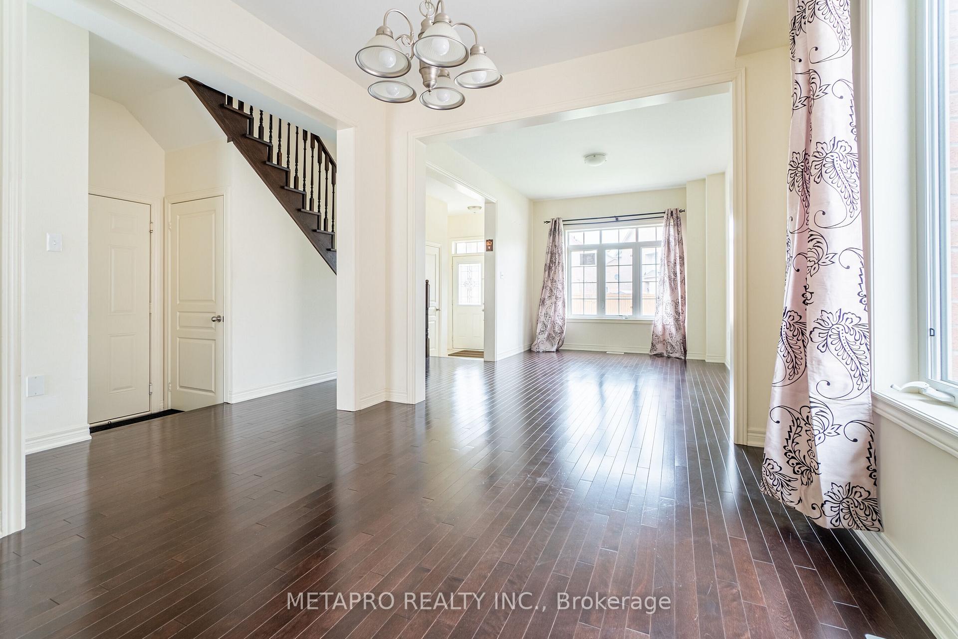 Photo 10 of 69 George Robinson Drive, Brampton, Credit Valley — HOMEH