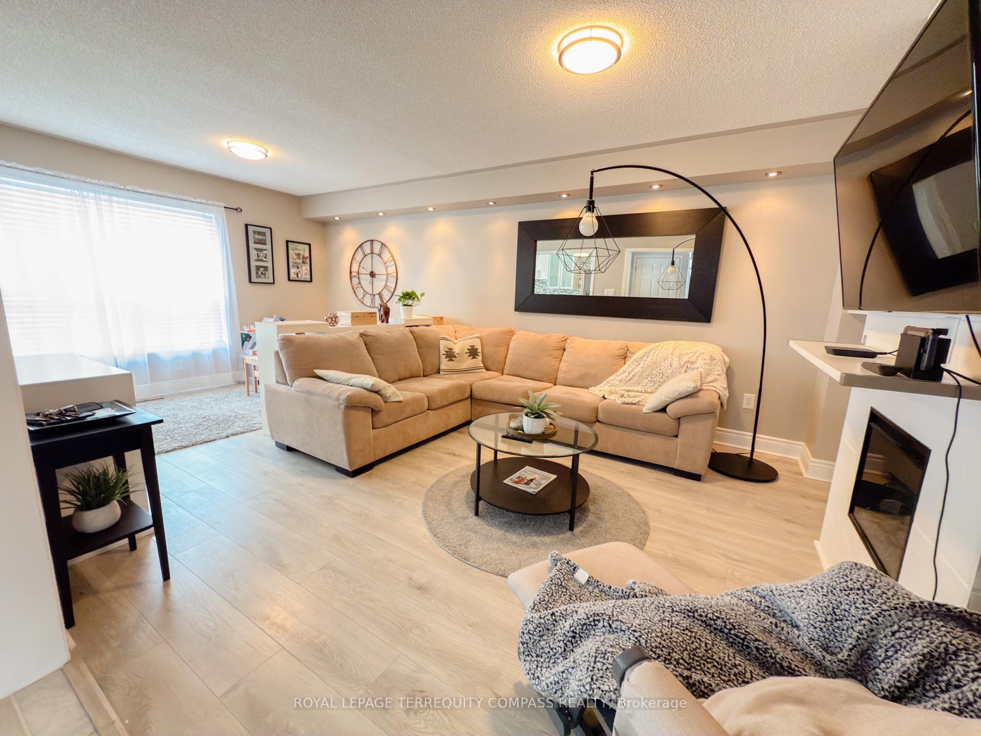 Photo 8 of 192 Solway Avenue, Vaughan, Maple — HOMEH