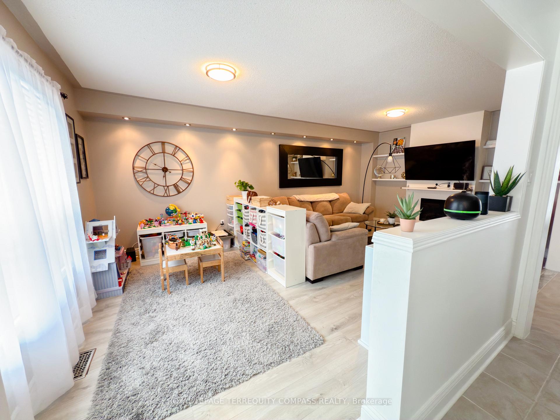 Photo 9 of 192 Solway Avenue, Vaughan, Maple — HOMEH