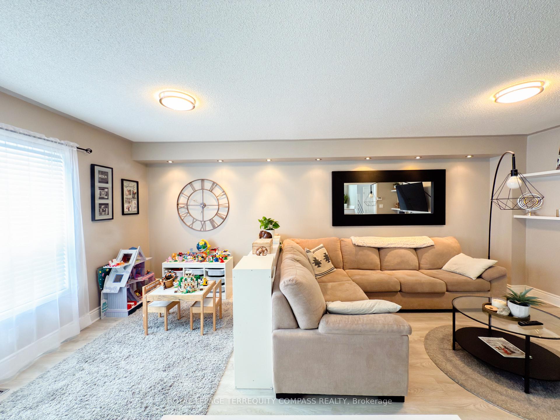 Photo 10 of 192 Solway Avenue, Vaughan, Maple — HOMEH