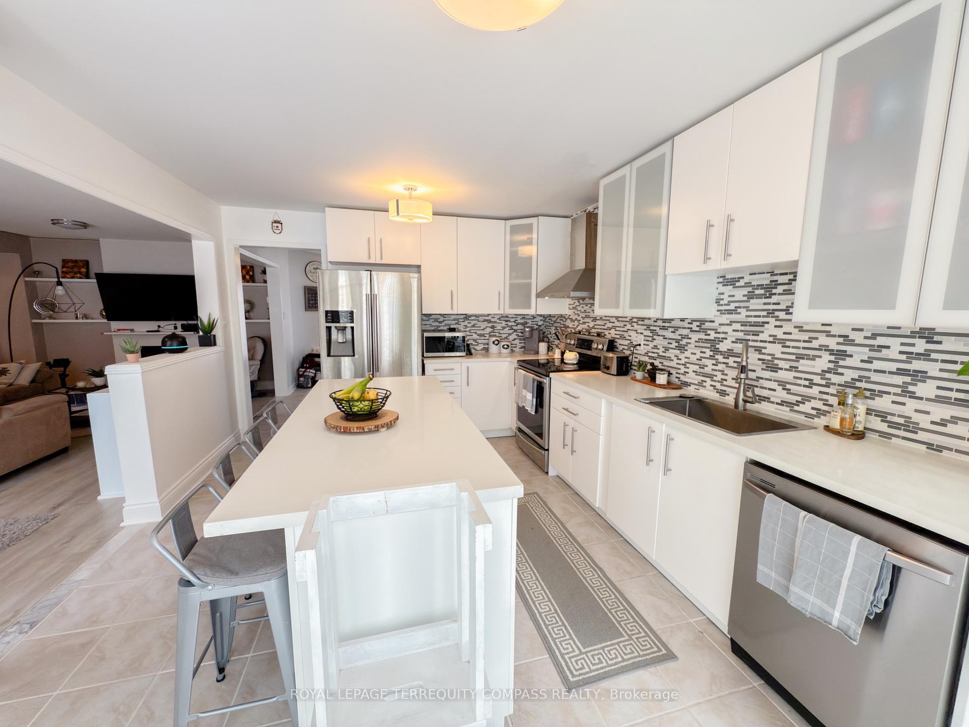Photo 15 of 192 Solway Avenue, Vaughan, Maple — HOMEH