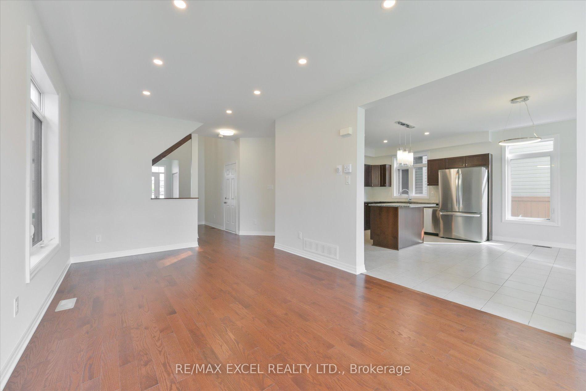 Photo 5 of 516 Peerless Street, Ottawa, Barrhaven - Cedargrove/Fraserdale — HOMEH