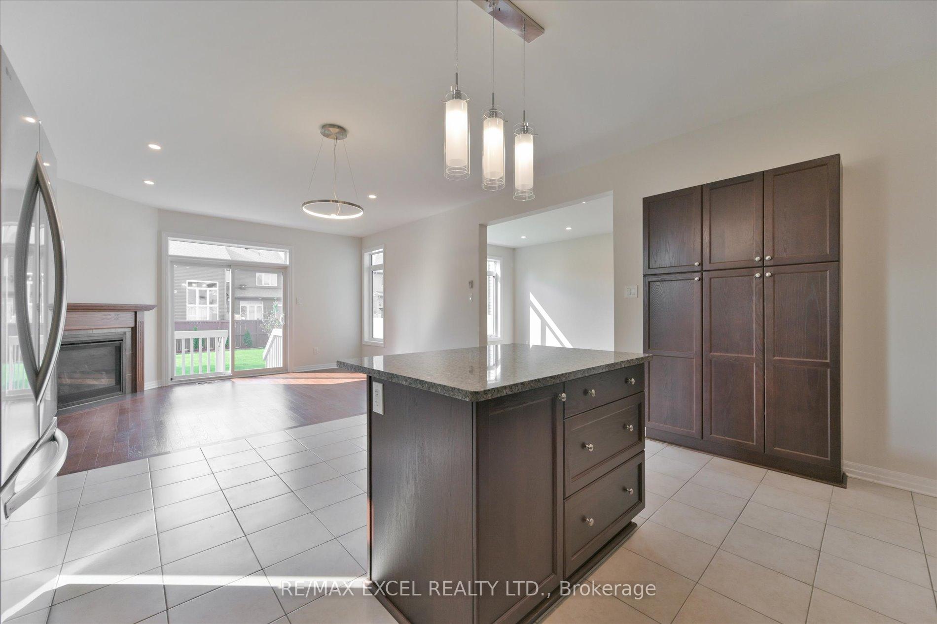 Photo 12 of 516 Peerless Street, Ottawa, Barrhaven - Cedargrove/Fraserdale — HOMEH