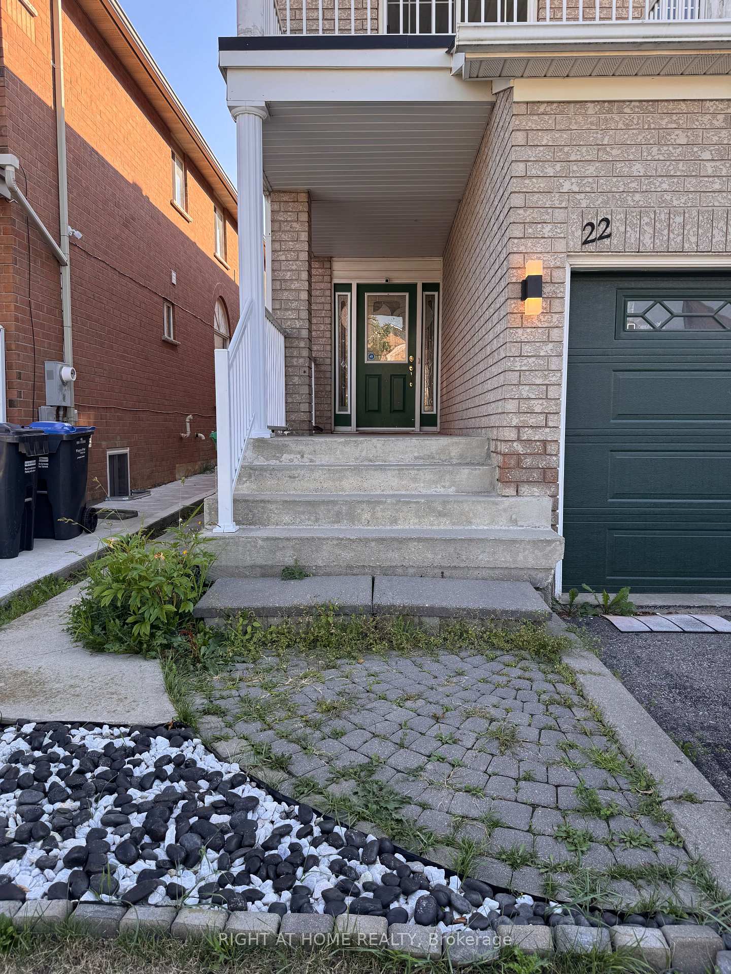 Photo 2 of 22 Tiller Trail, Brampton, Fletcher's Creek Village — HOMEH