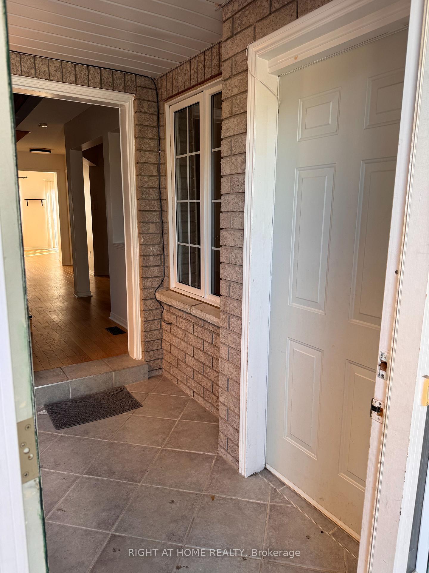 Photo 4 of 22 Tiller Trail, Brampton, Fletcher's Creek Village — HOMEH