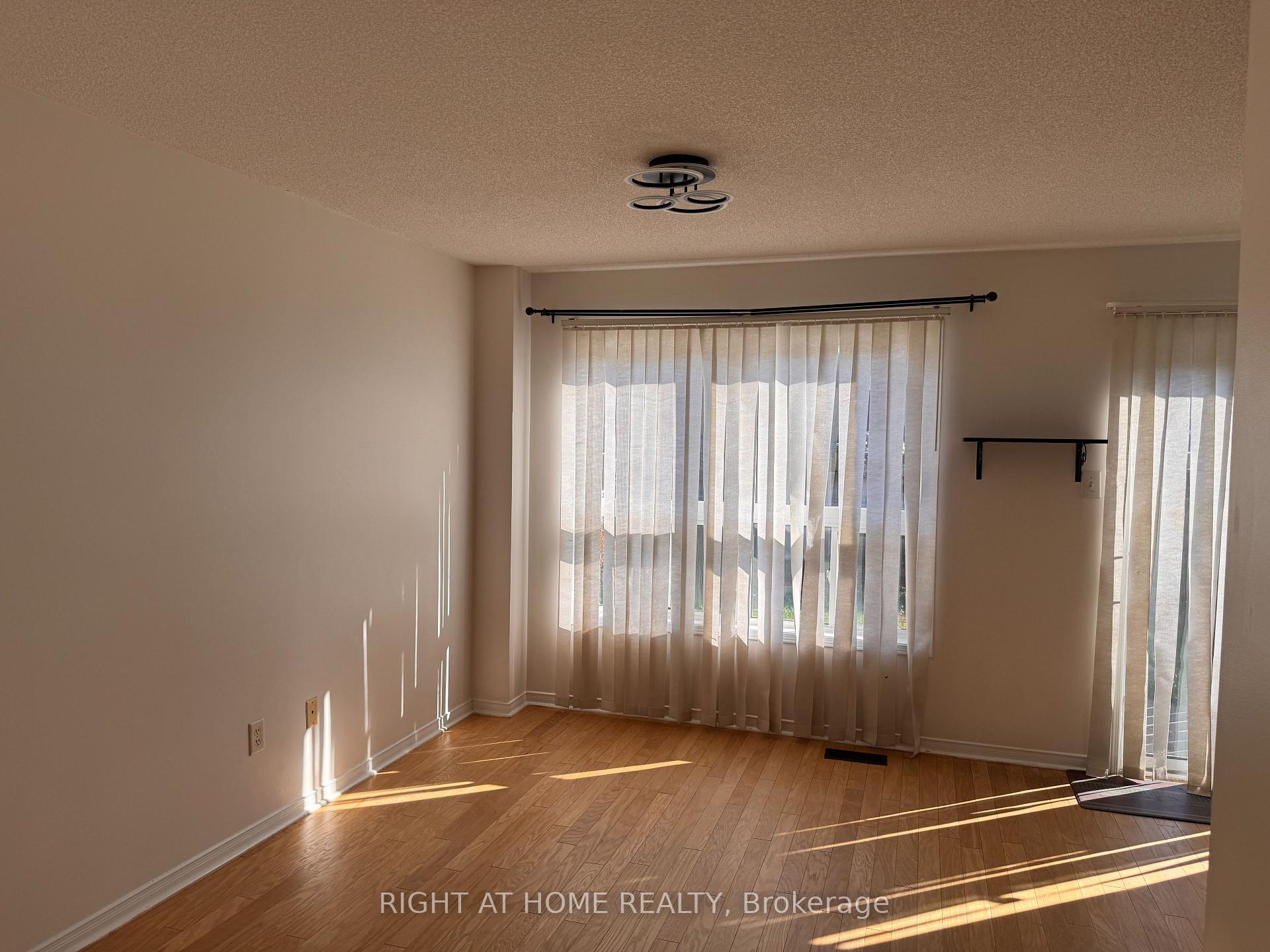 Photo 11 of 22 Tiller Trail, Brampton, Fletcher's Creek Village — HOMEH