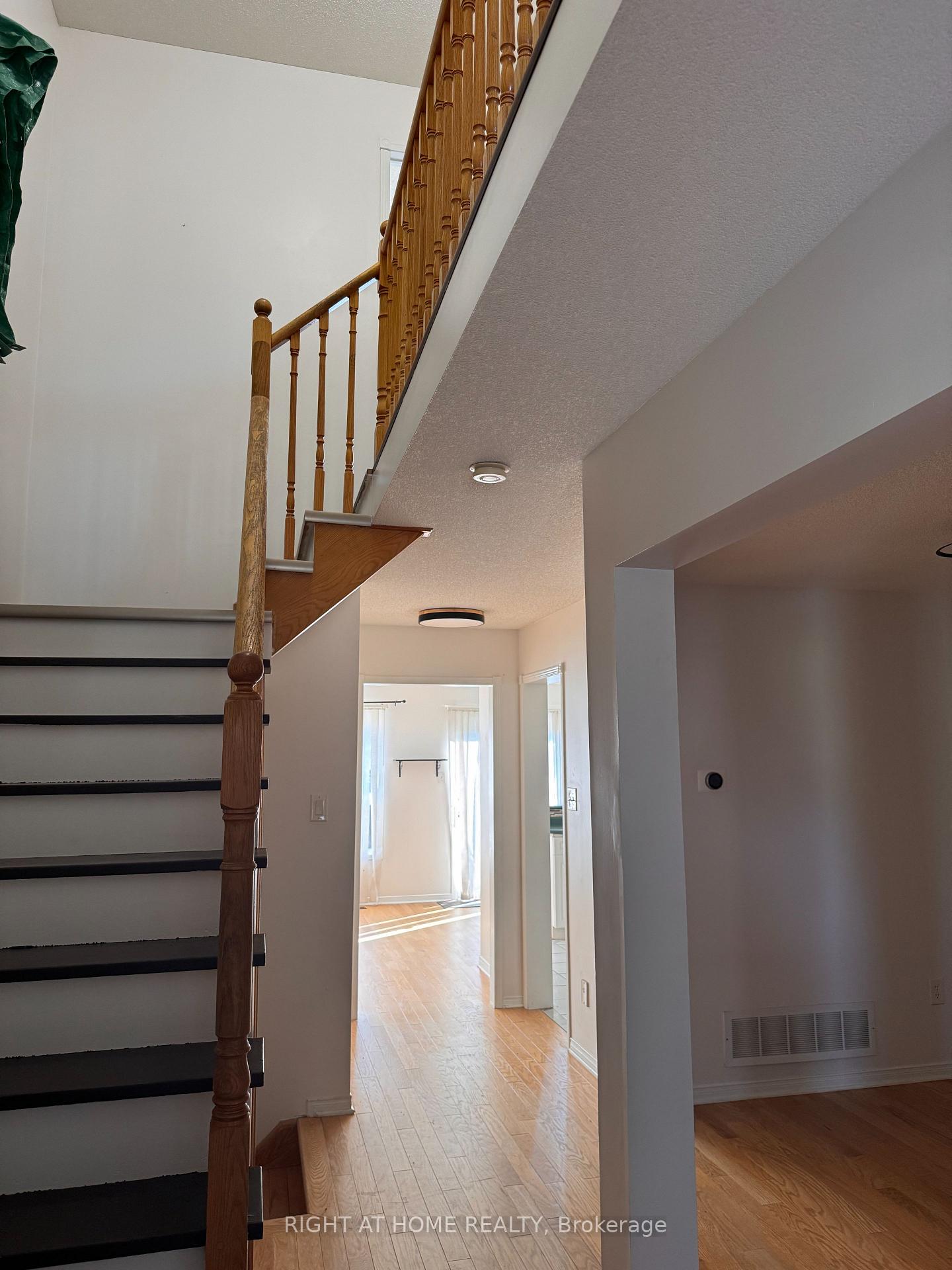 Photo 17 of 22 Tiller Trail, Brampton, Fletcher's Creek Village — HOMEH