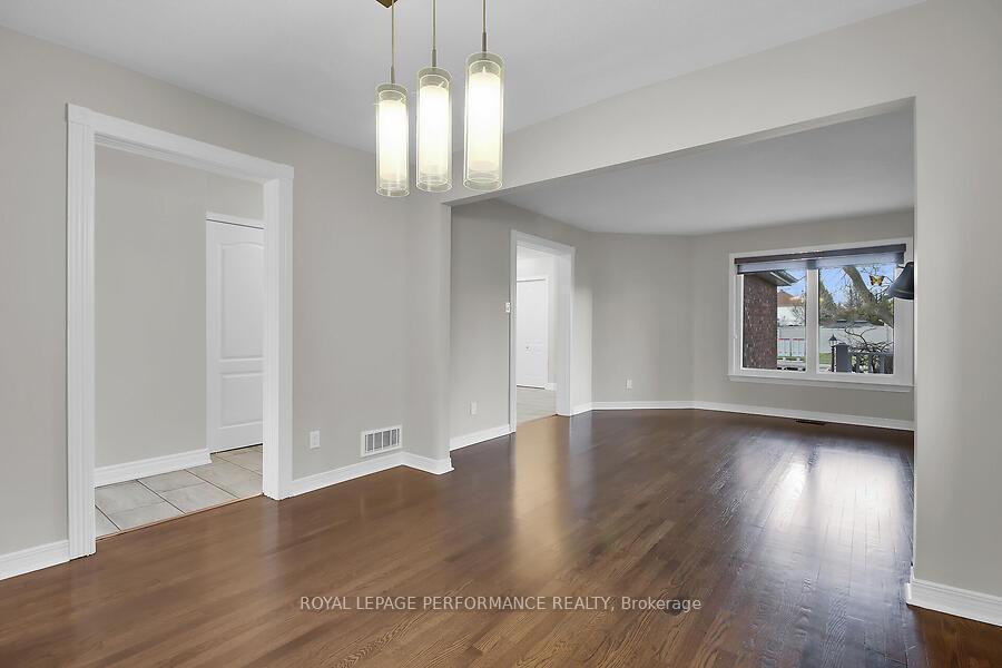 Photo 3 of 32 Rideaucrest Drive, Ottawa, Barrhaven East — HOMEH
