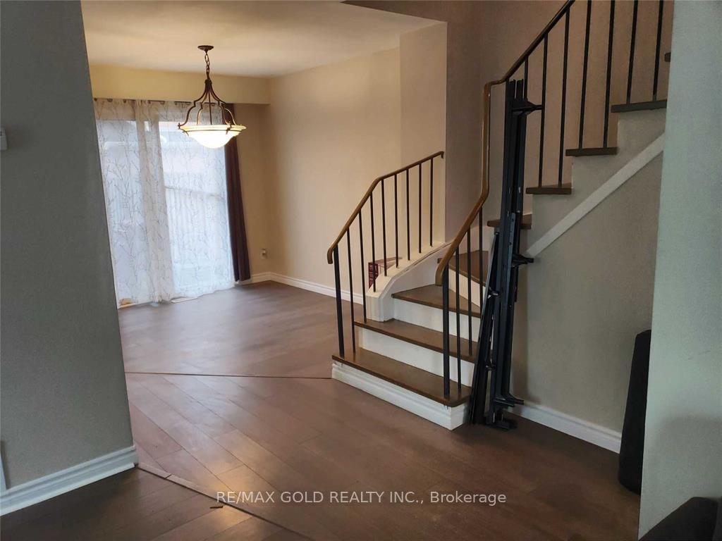 Photo 8 of 45 Rushmore Crescent, Brampton, Heart Lake East — HOMEH