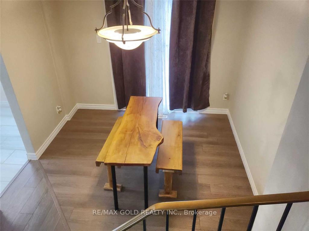 Photo 9 of 45 Rushmore Crescent, Brampton, Heart Lake East — HOMEH