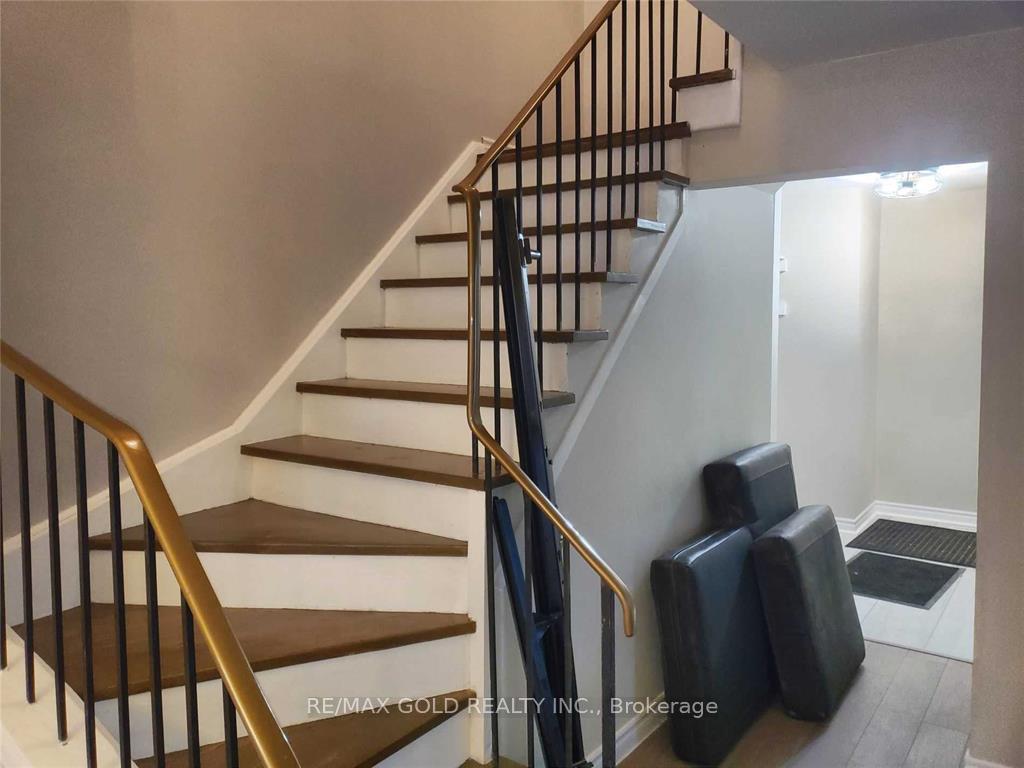 Photo 10 of 45 Rushmore Crescent, Brampton, Heart Lake East — HOMEH