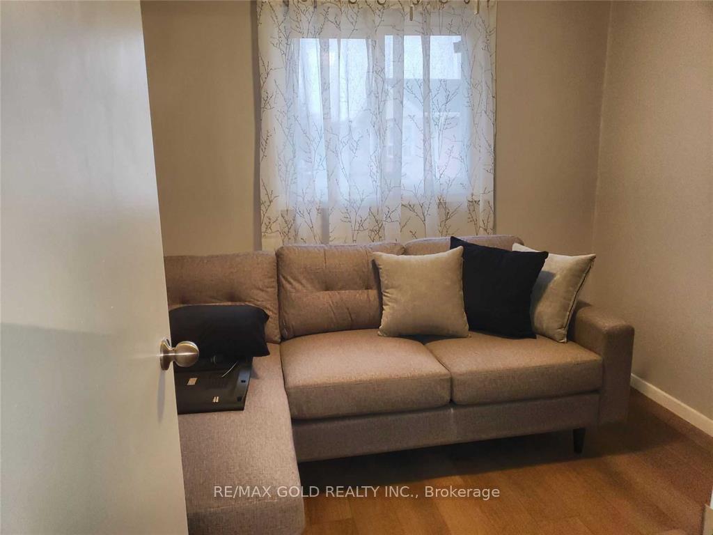 Photo 21 of 45 Rushmore Crescent, Brampton, Heart Lake East — HOMEH
