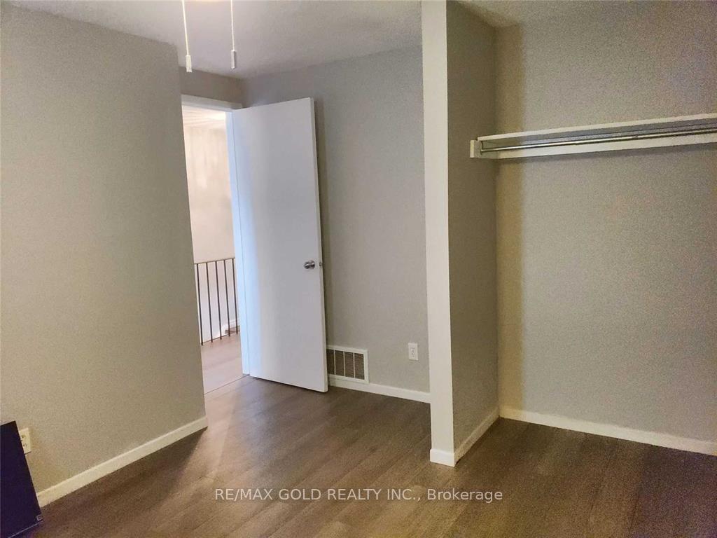 Photo 24 of 45 Rushmore Crescent, Brampton, Heart Lake East — HOMEH