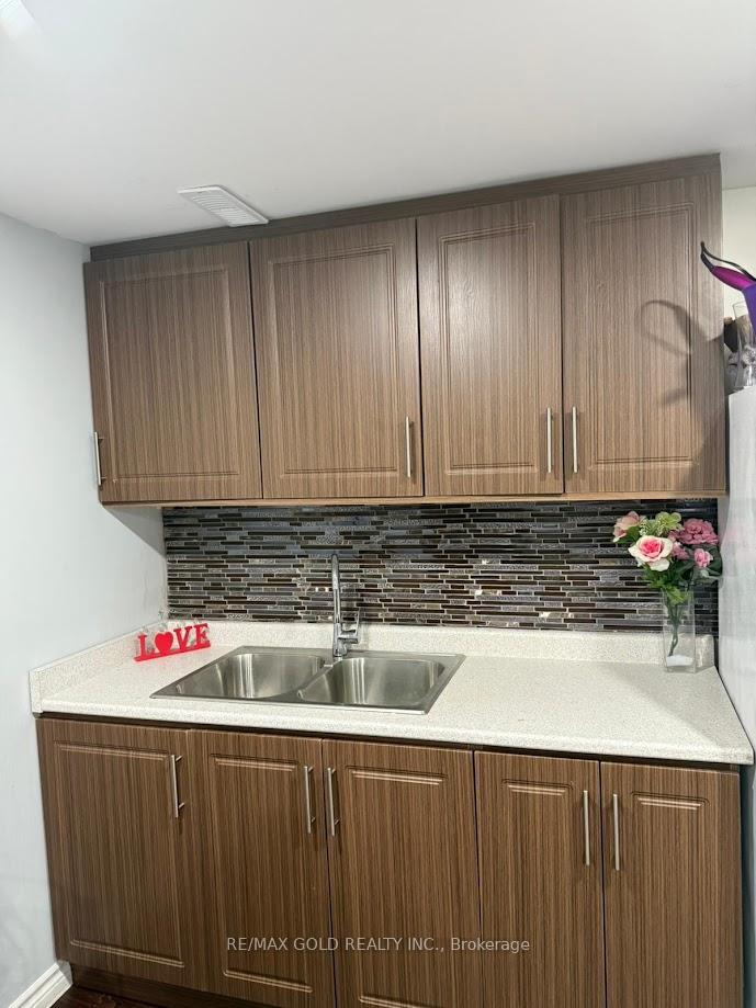 Photo 32 of 45 Rushmore Crescent, Brampton, Heart Lake East — HOMEH