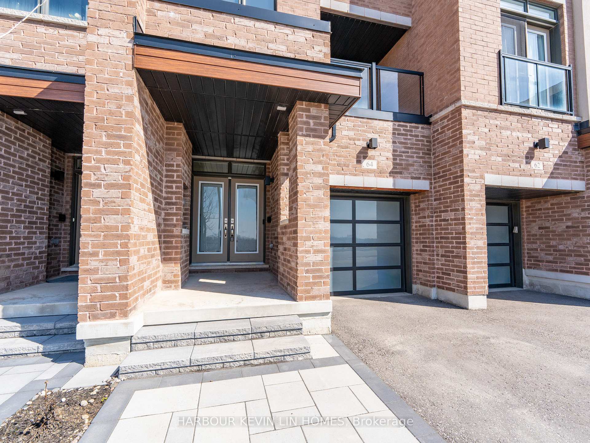 Photo 2 of 64 Salterton Circle, Vaughan, Rural Vaughan — HOMEH