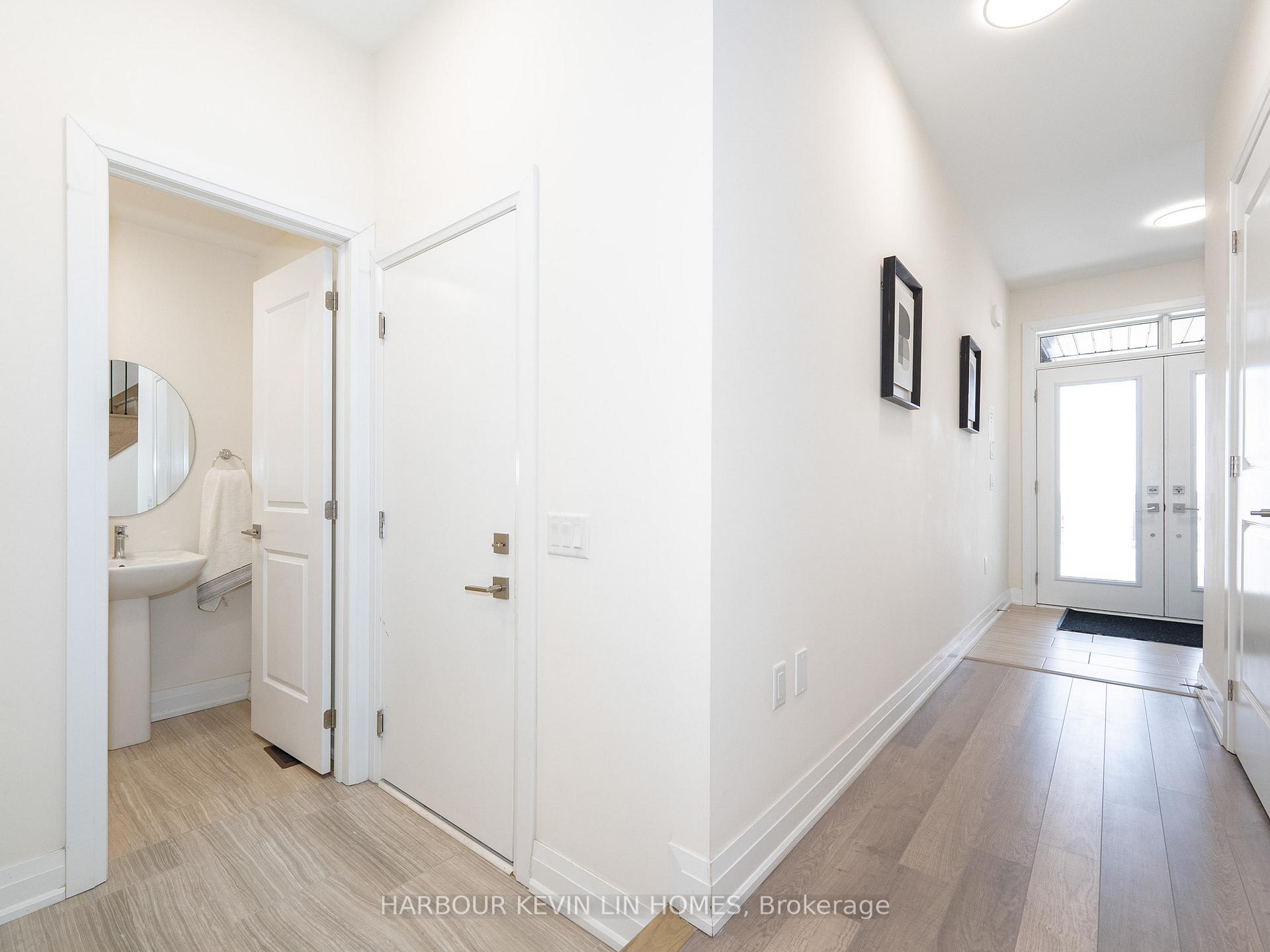 Photo 6 of 64 Salterton Circle, Vaughan, Rural Vaughan — HOMEH