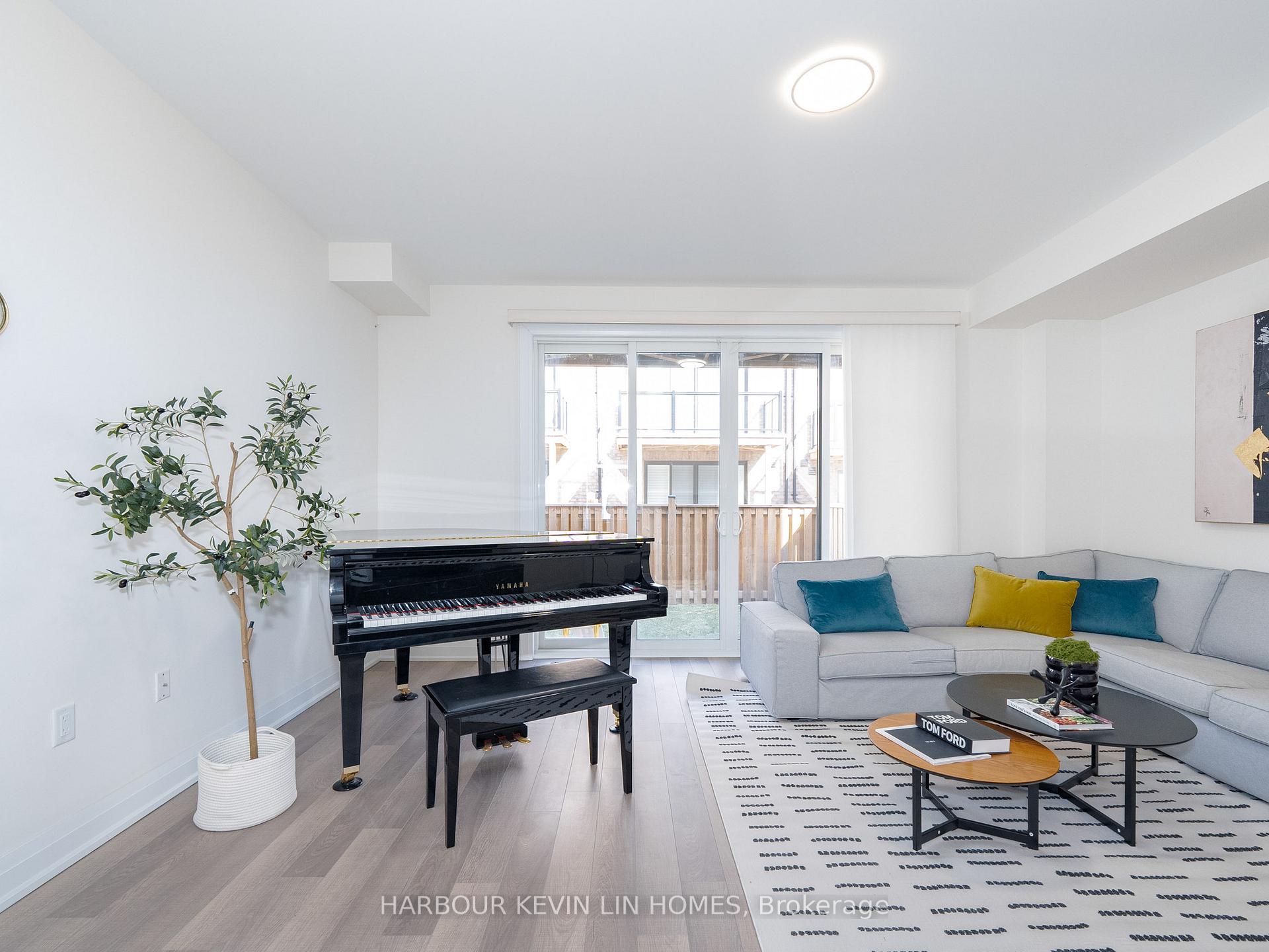 Photo 8 of 64 Salterton Circle, Vaughan, Rural Vaughan — HOMEH