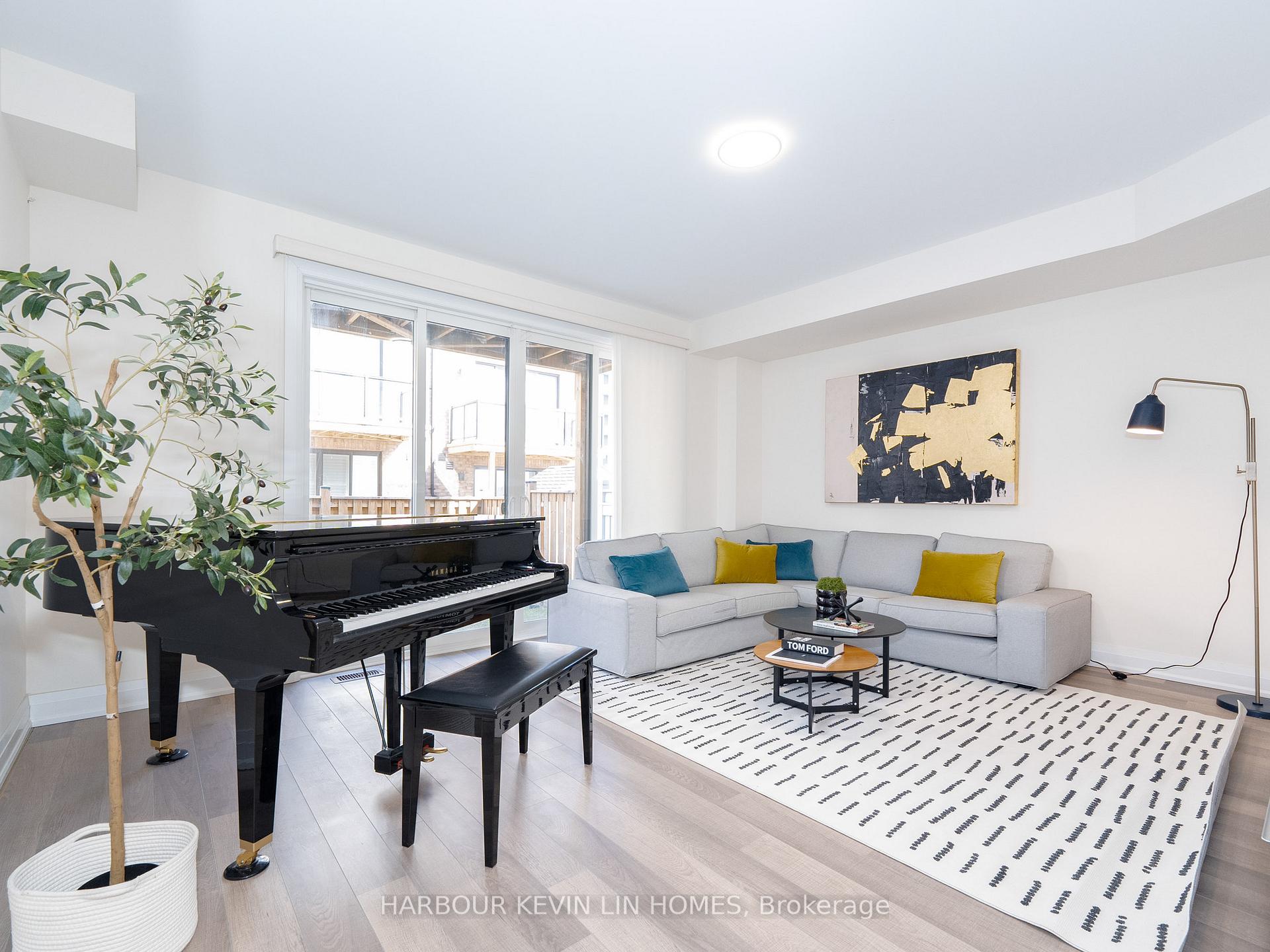 Photo 9 of 64 Salterton Circle, Vaughan, Rural Vaughan — HOMEH