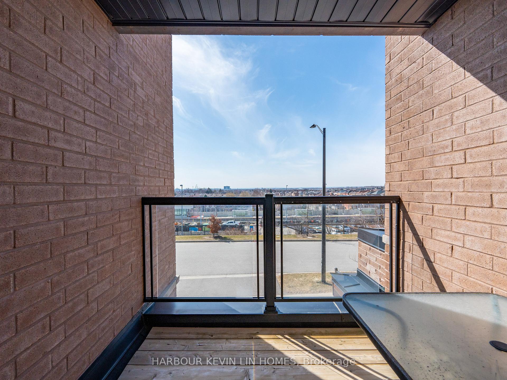 Photo 22 of 64 Salterton Circle, Vaughan, Rural Vaughan — HOMEH