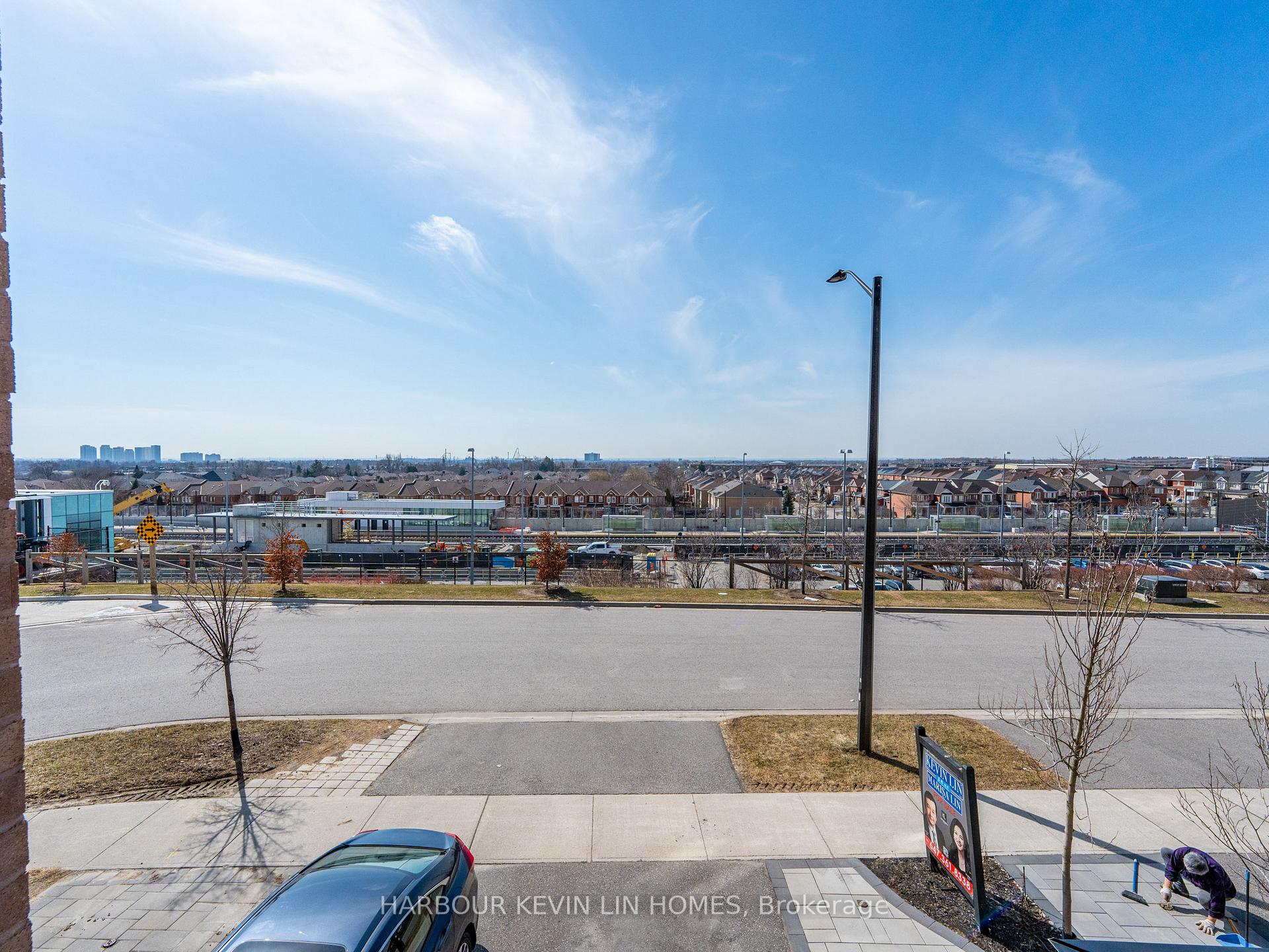 Photo 23 of 64 Salterton Circle, Vaughan, Rural Vaughan — HOMEH