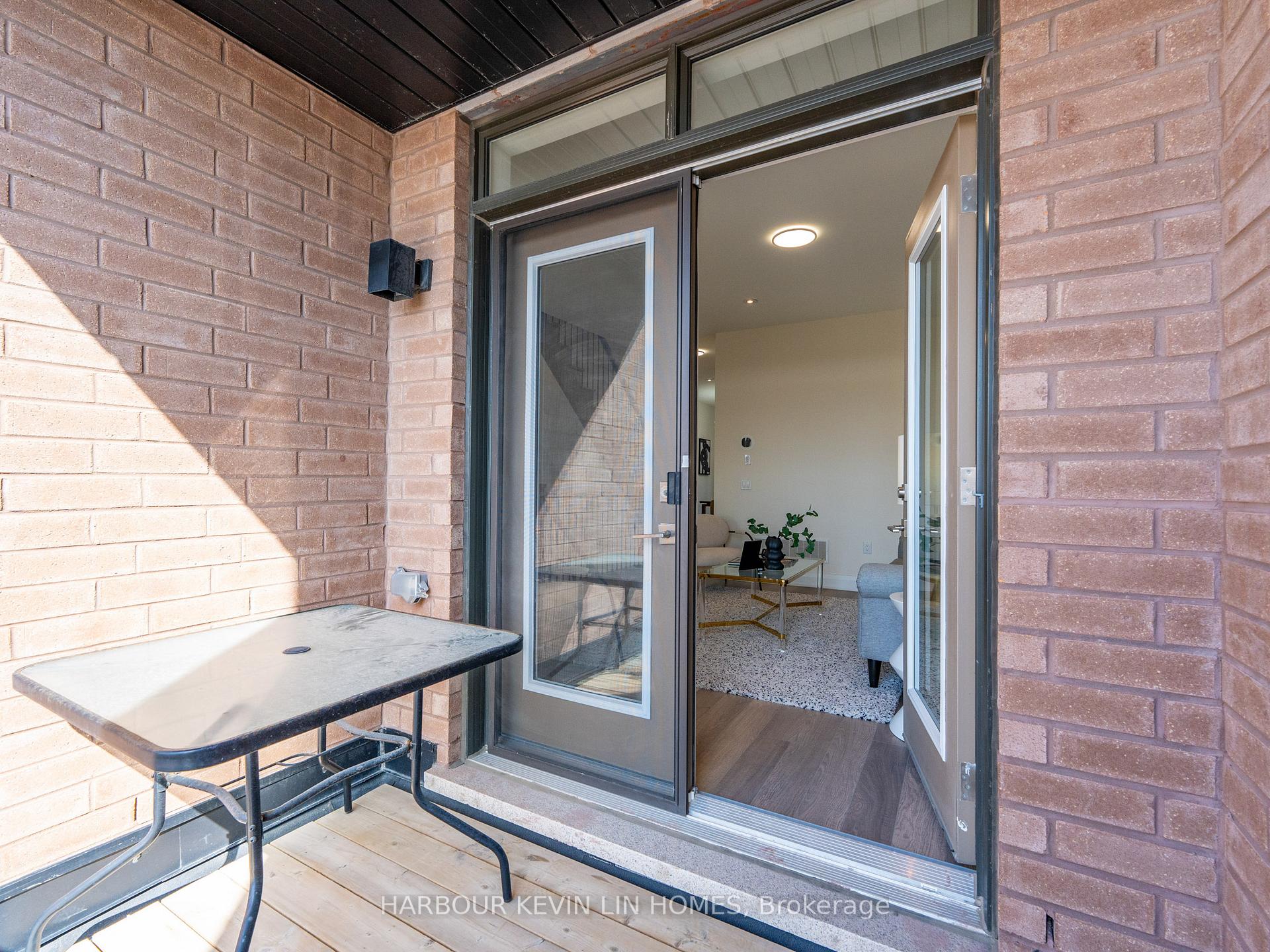 Photo 24 of 64 Salterton Circle, Vaughan, Rural Vaughan — HOMEH