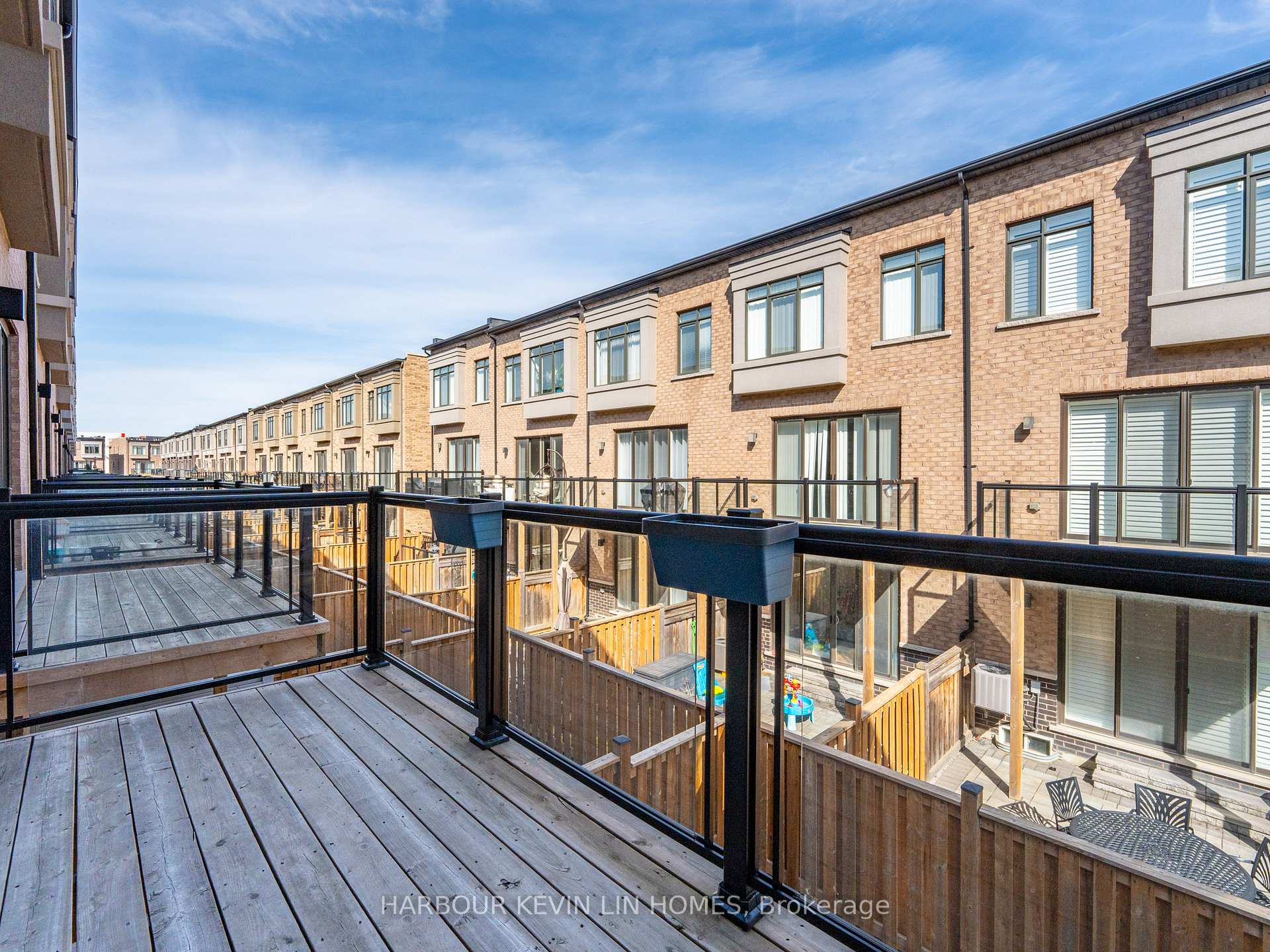 Photo 35 of 64 Salterton Circle, Vaughan, Rural Vaughan — HOMEH
