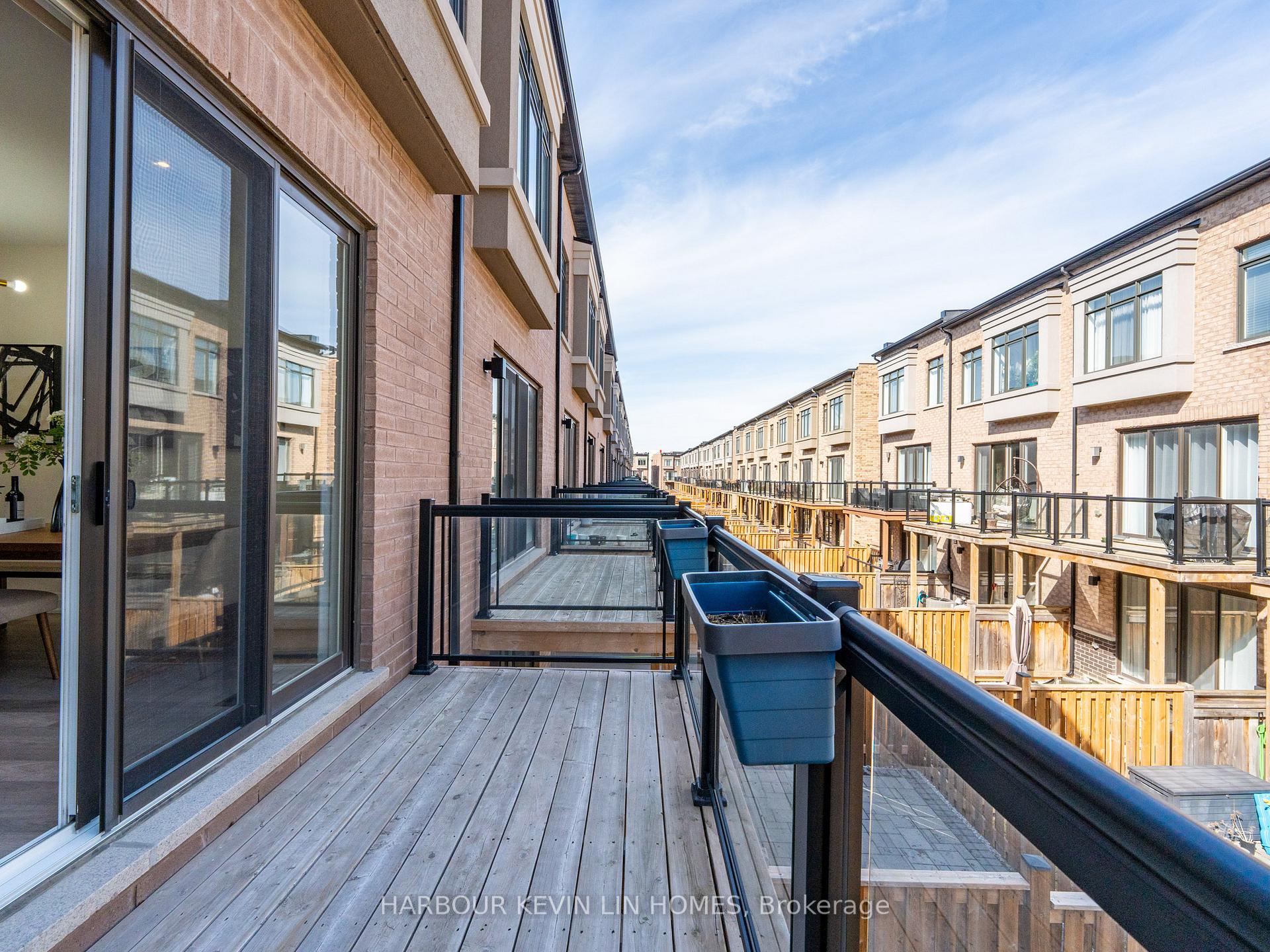 Photo 36 of 64 Salterton Circle, Vaughan, Rural Vaughan — HOMEH