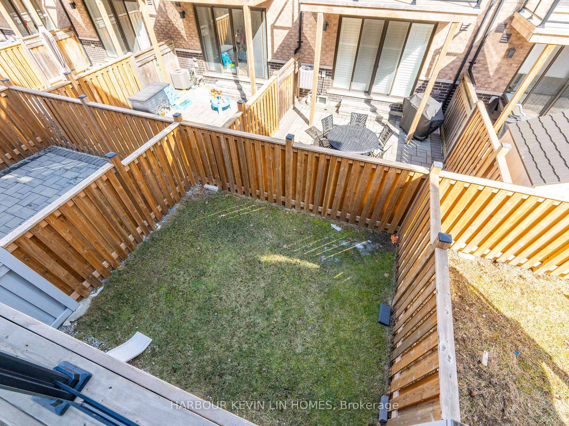 Photo 37 of 64 Salterton Circle, Vaughan, Rural Vaughan — HOMEH
