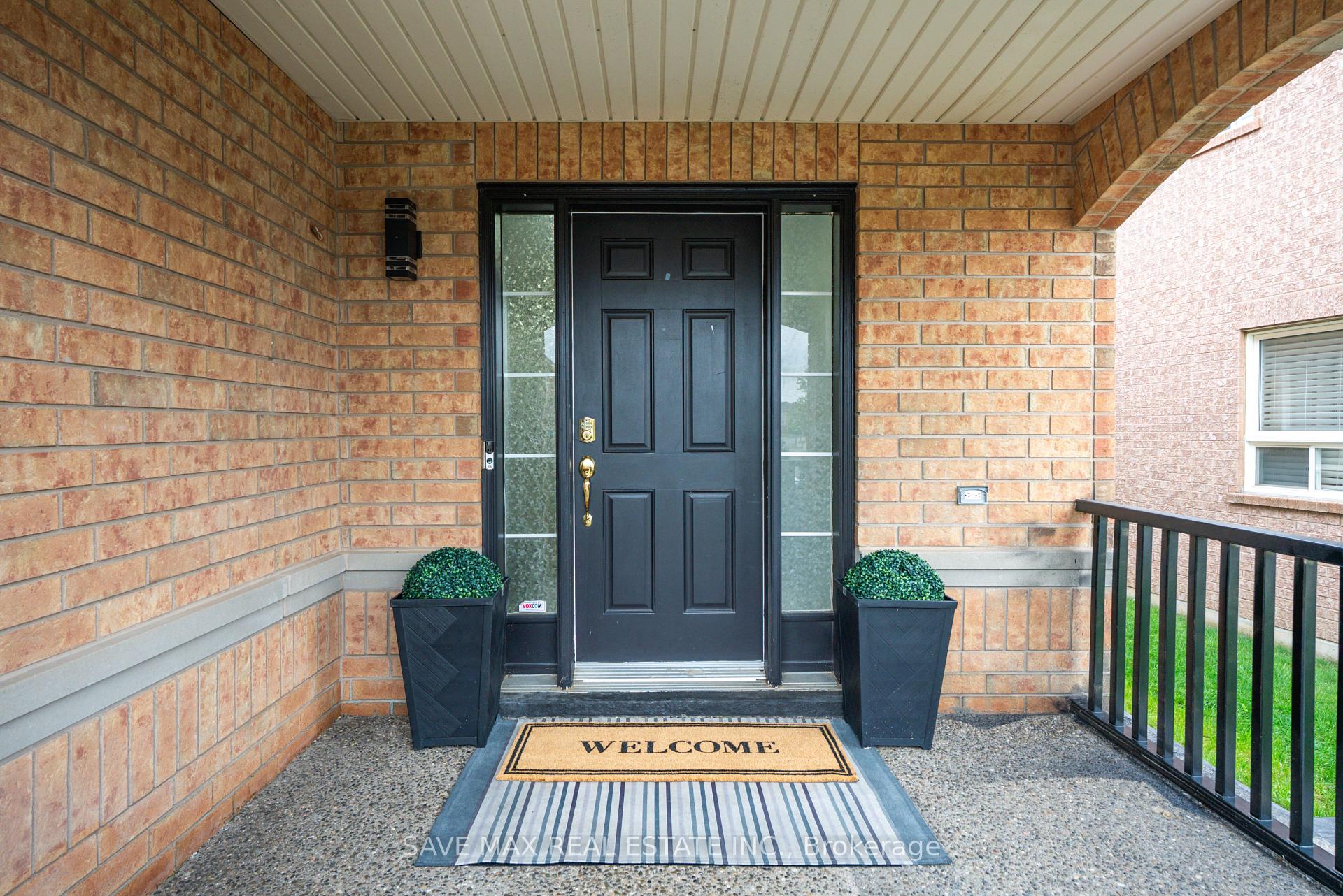Photo 2 of 100 Crown Victoria Drive, Brampton, Fletcher's Meadow — HOMEH