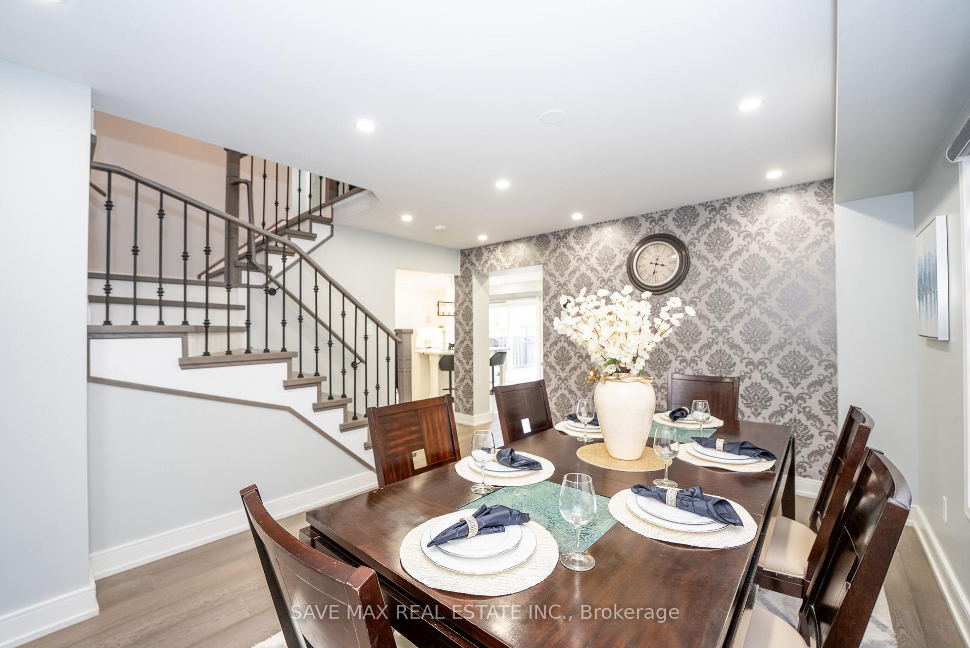 Photo 5 of 100 Crown Victoria Drive, Brampton, Fletcher's Meadow — HOMEH