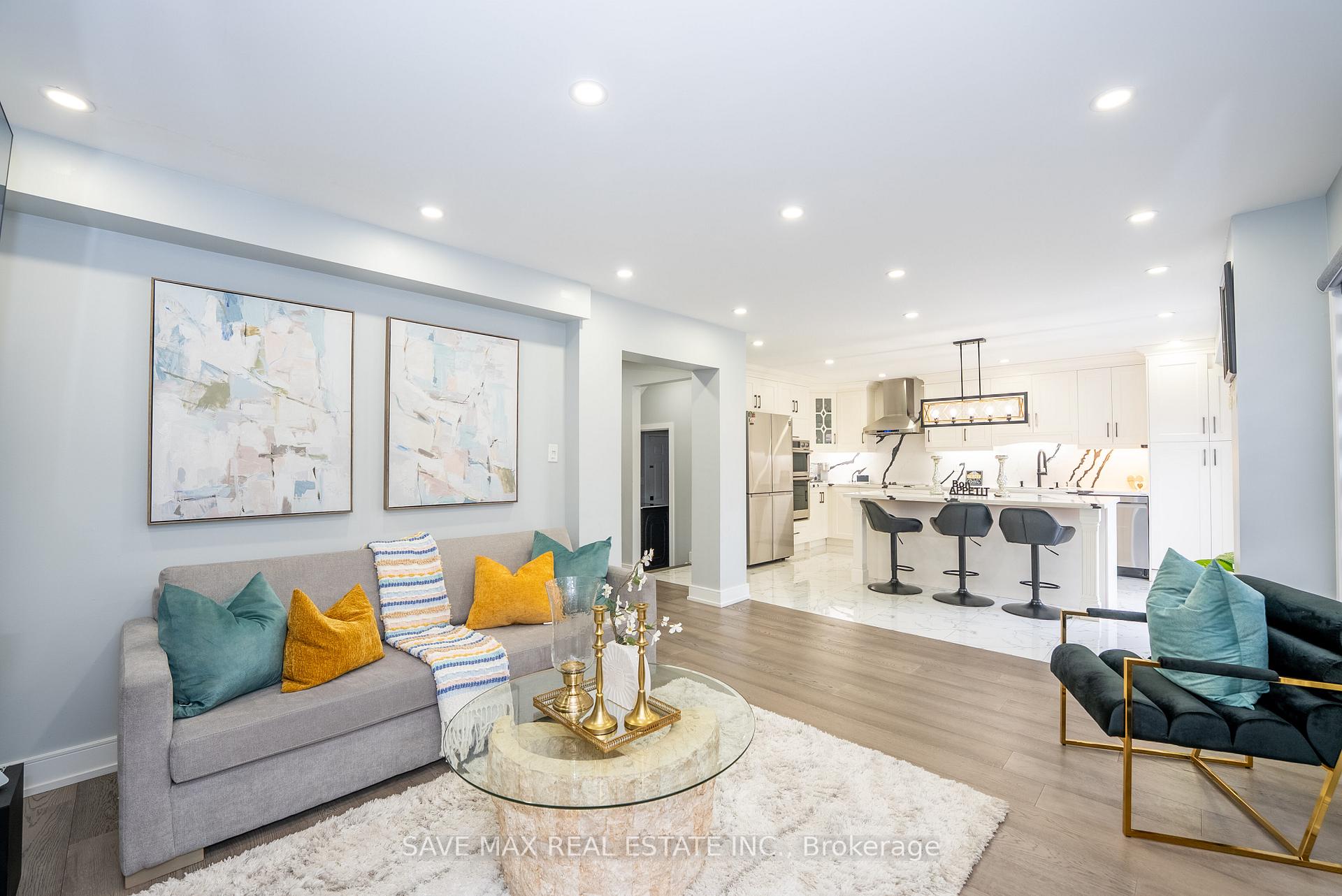 Photo 8 of 100 Crown Victoria Drive, Brampton, Fletcher's Meadow — HOMEH
