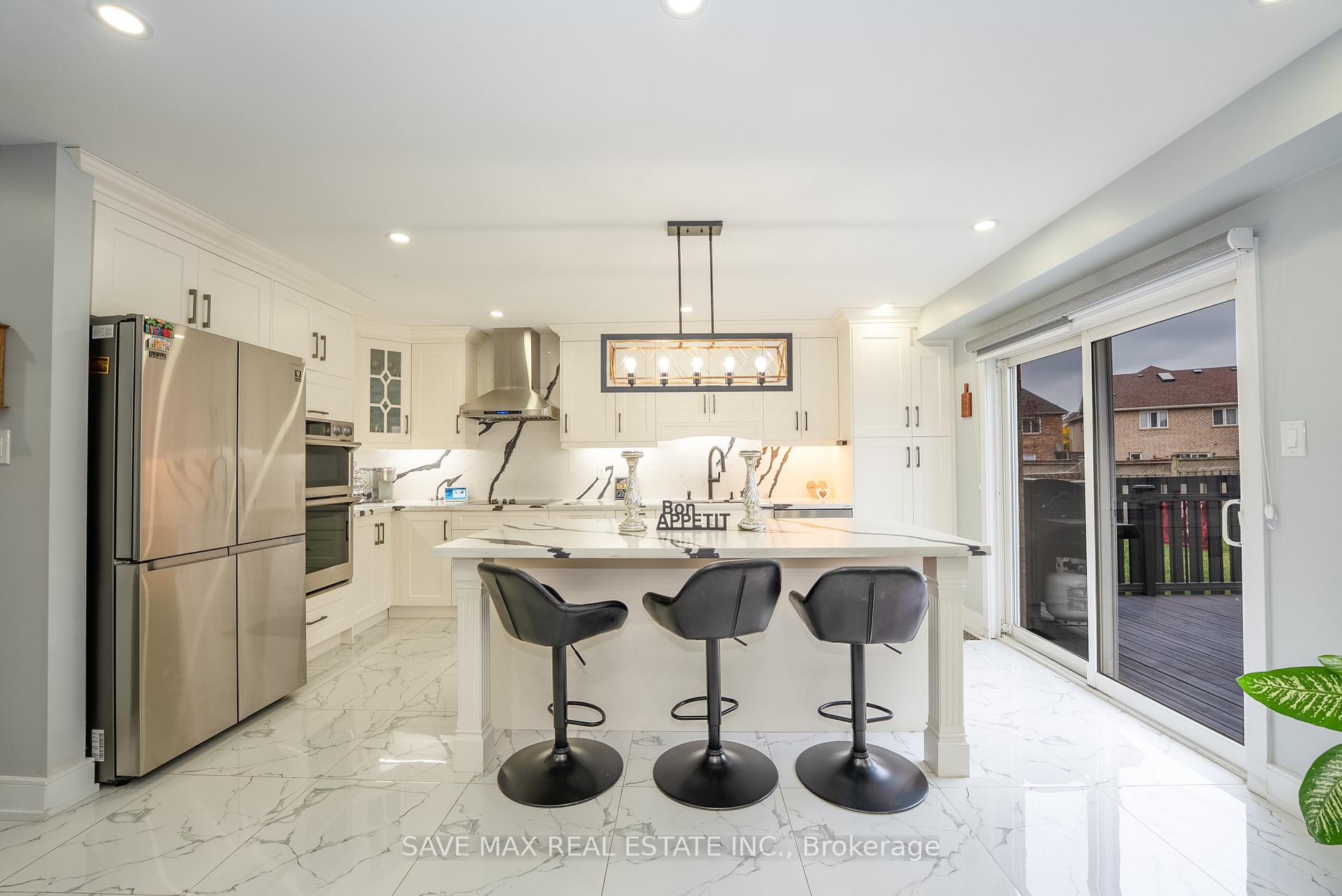 Photo 9 of 100 Crown Victoria Drive, Brampton, Fletcher's Meadow — HOMEH