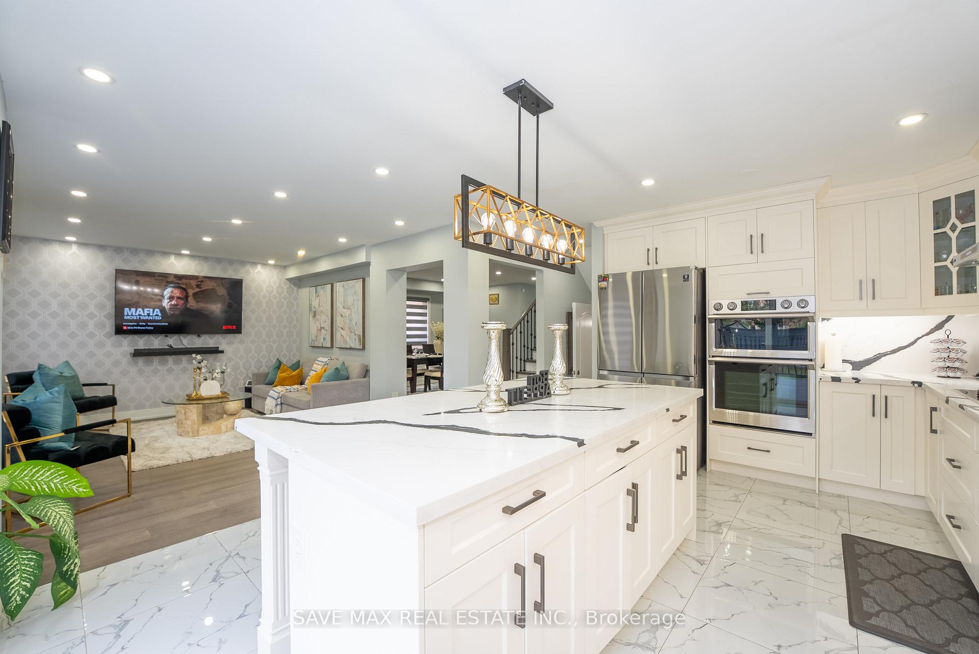 Photo 10 of 100 Crown Victoria Drive, Brampton, Fletcher's Meadow — HOMEH