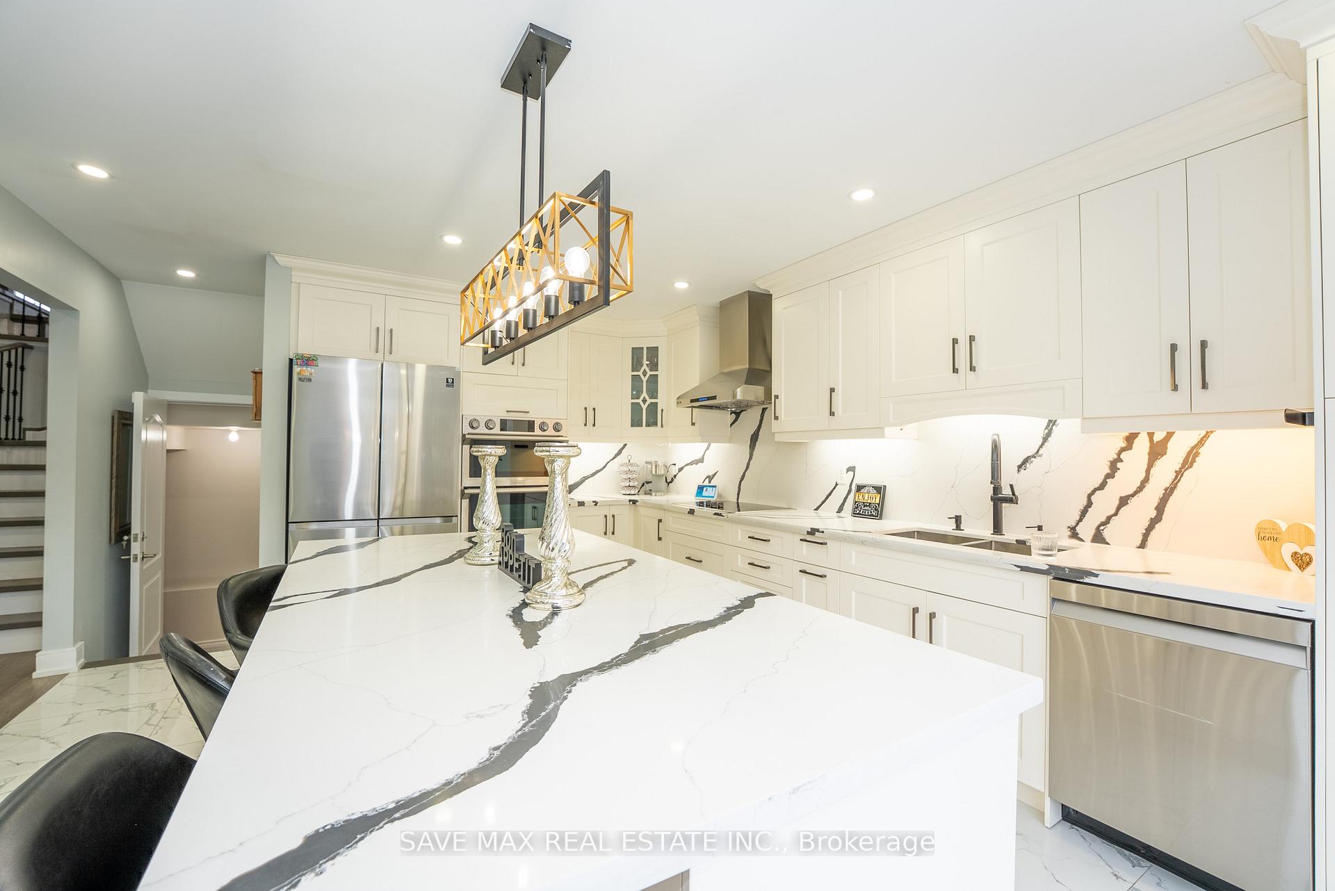 Photo 11 of 100 Crown Victoria Drive, Brampton, Fletcher's Meadow — HOMEH