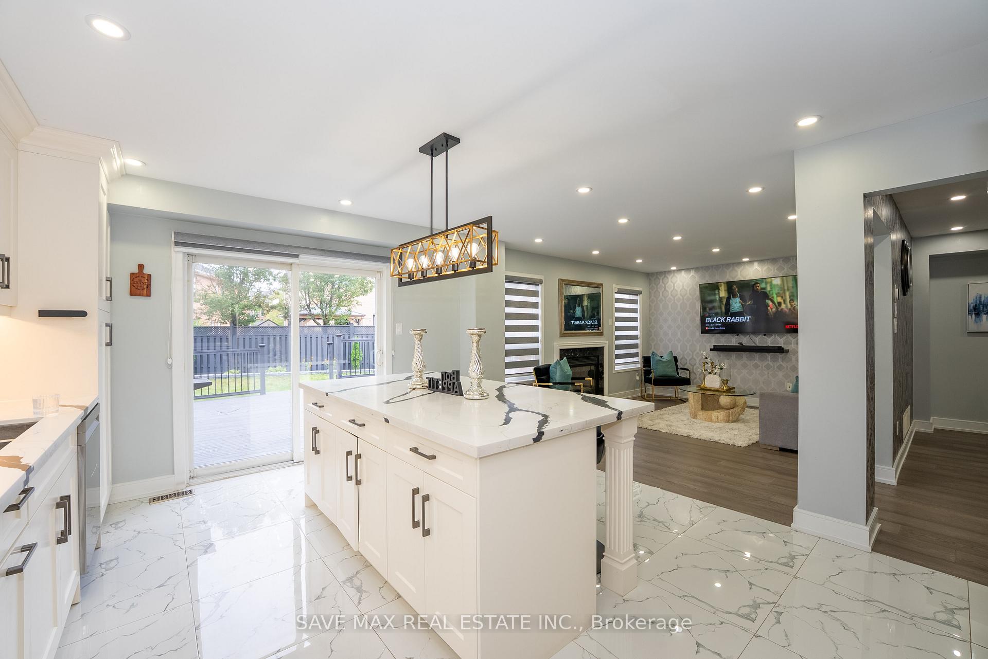 Photo 12 of 100 Crown Victoria Drive, Brampton, Fletcher's Meadow — HOMEH