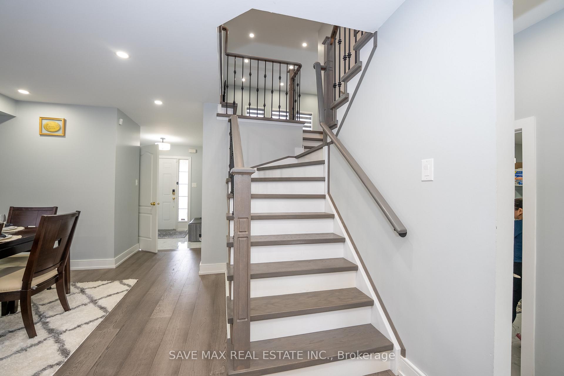 Photo 14 of 100 Crown Victoria Drive, Brampton, Fletcher's Meadow — HOMEH