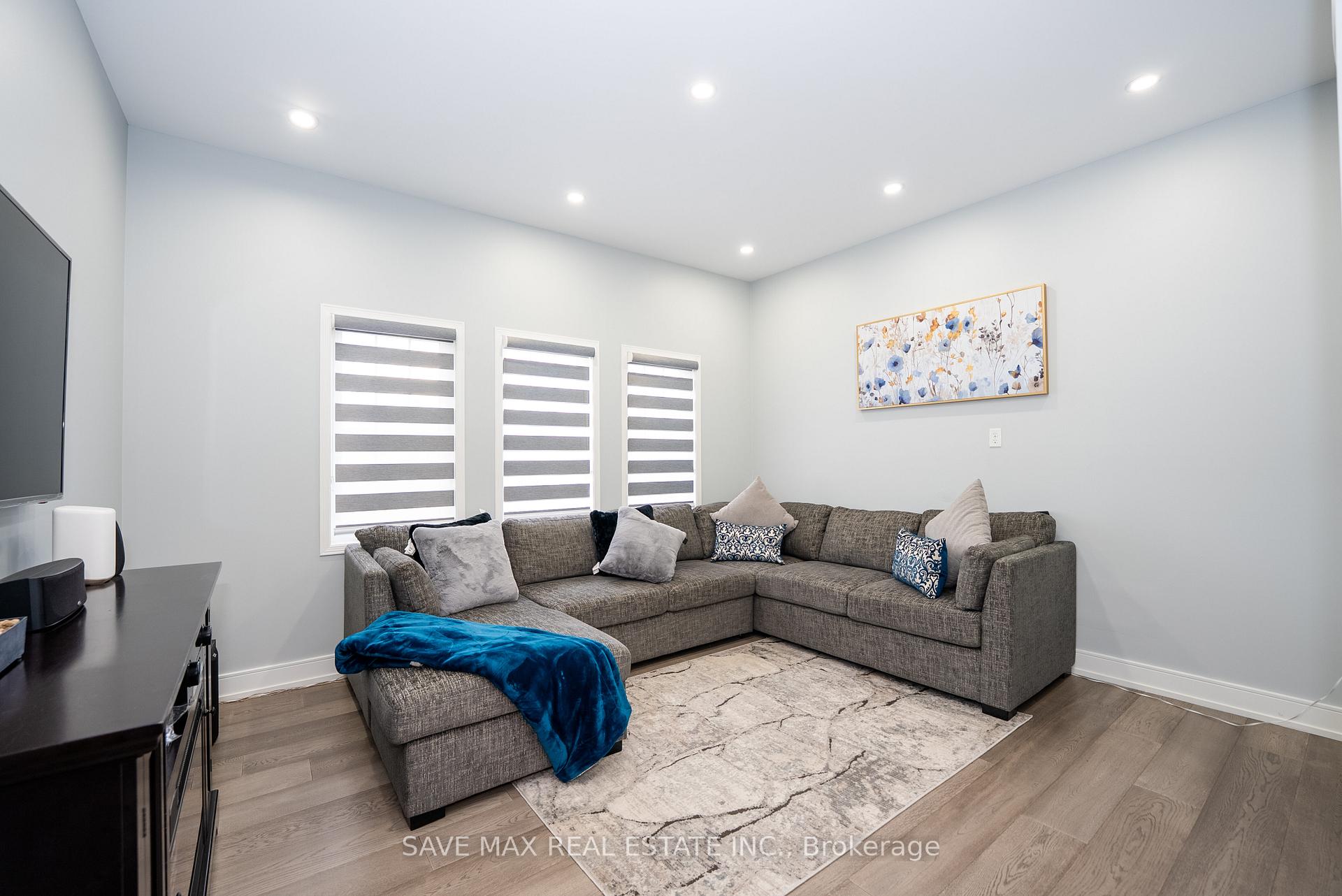 Photo 16 of 100 Crown Victoria Drive, Brampton, Fletcher's Meadow — HOMEH