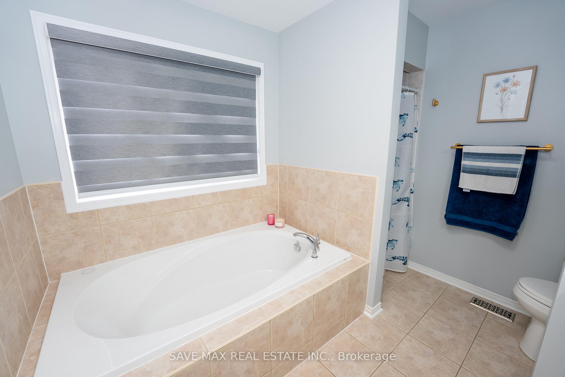 Photo 21 of 100 Crown Victoria Drive, Brampton, Fletcher's Meadow — HOMEH