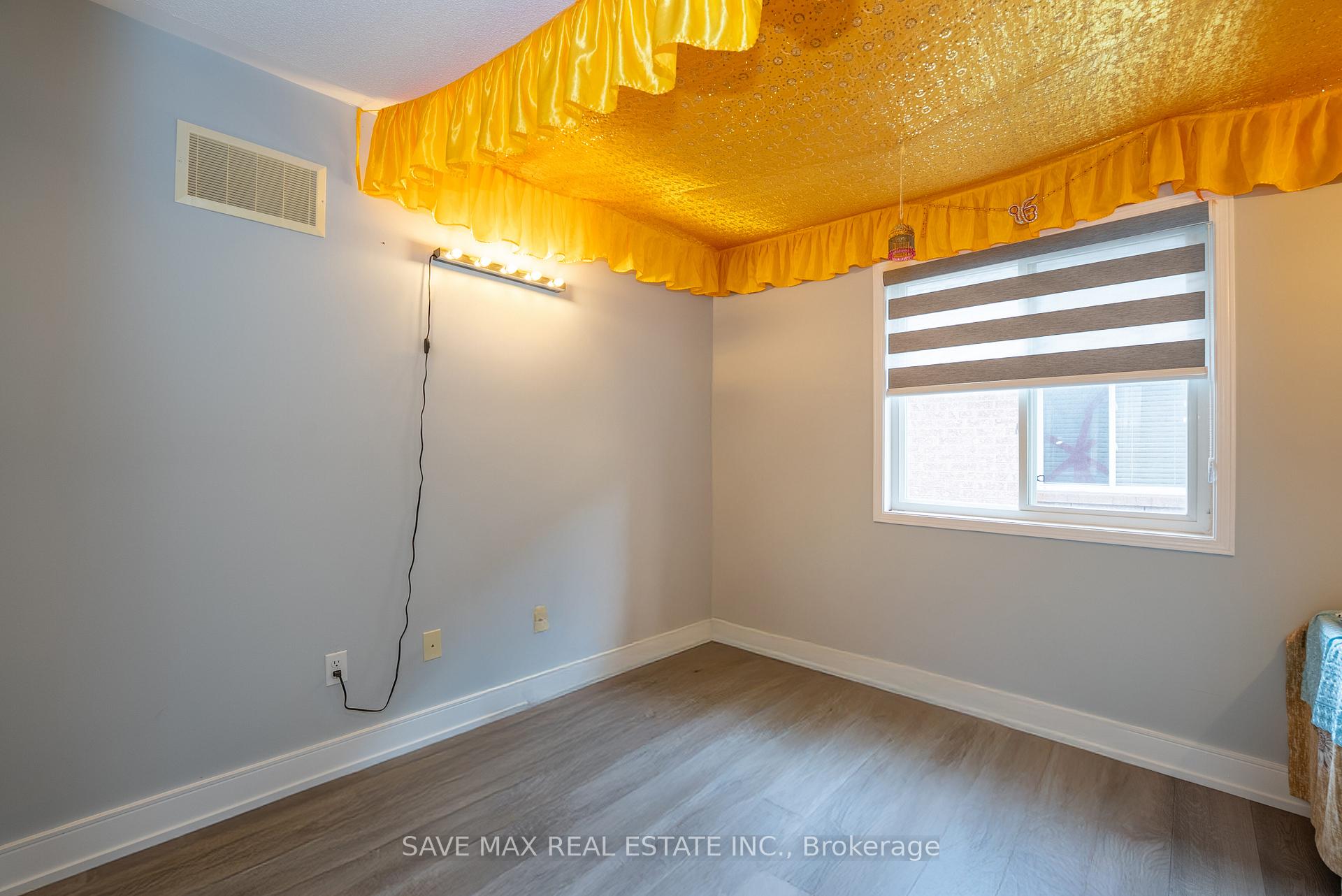 Photo 29 of 100 Crown Victoria Drive, Brampton, Fletcher's Meadow — HOMEH