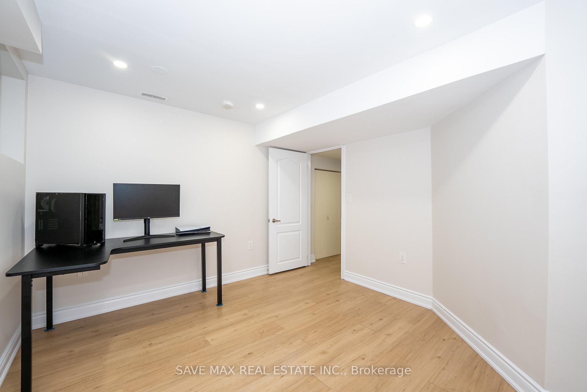 Photo 38 of 100 Crown Victoria Drive, Brampton, Fletcher's Meadow — HOMEH